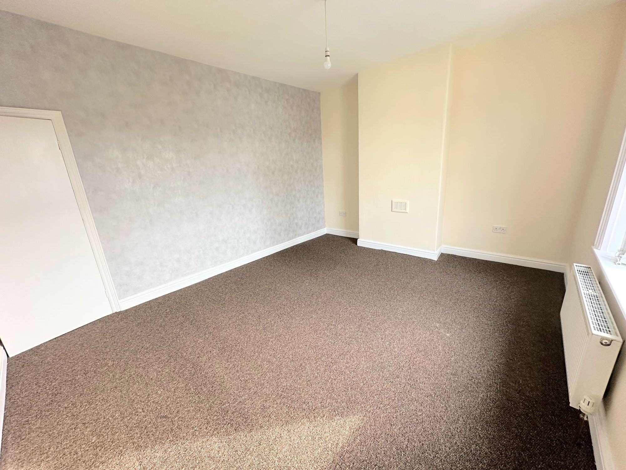 2 bed mid-terraced house to rent in Woodside Road, Halifax 3