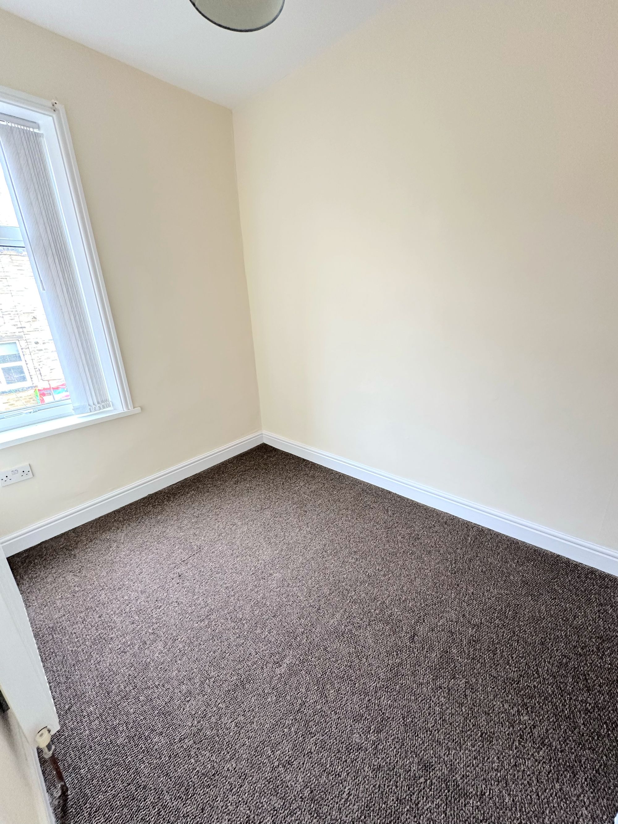 2 bed mid-terraced house to rent in Woodside Road, Halifax 10