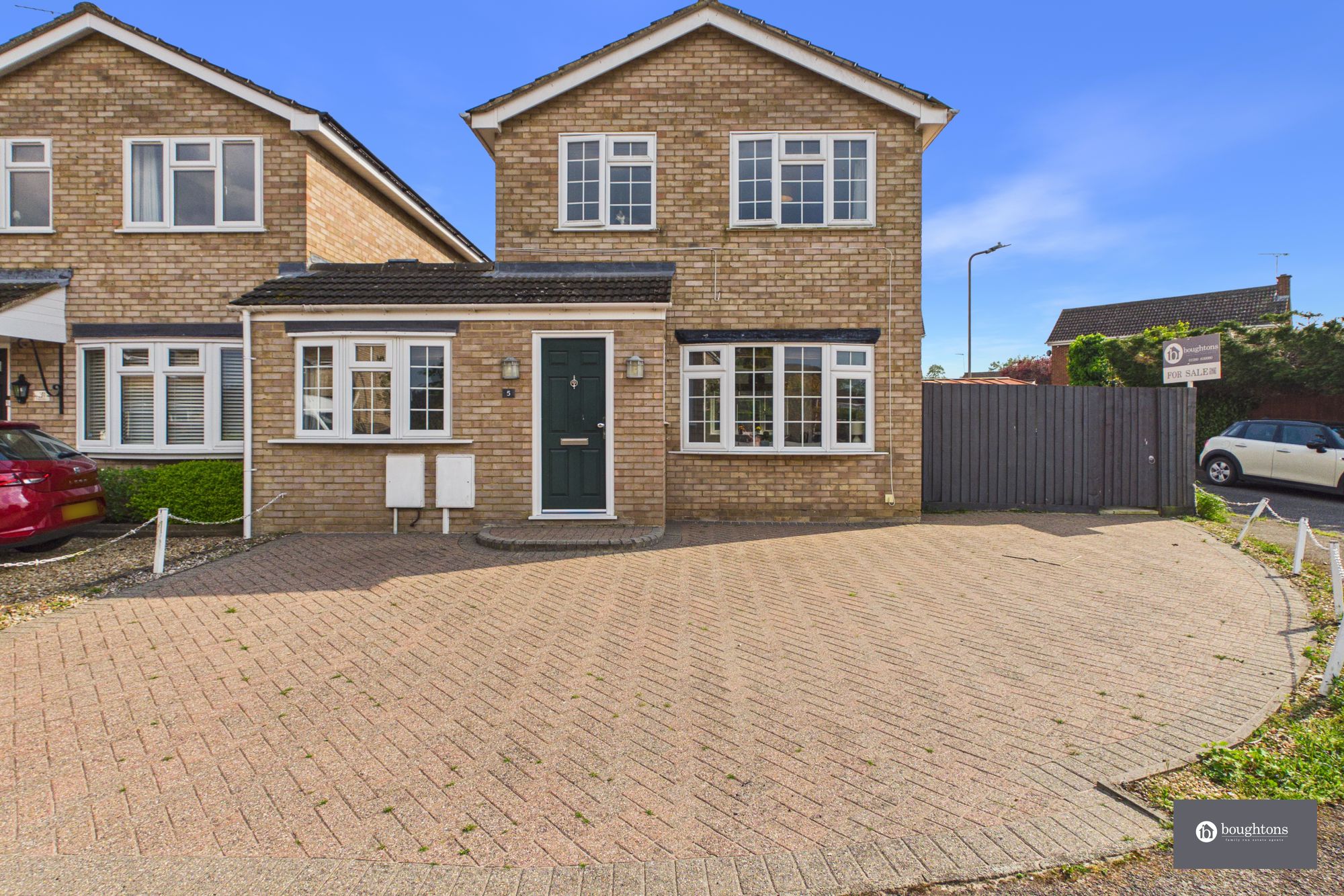 3 bed link detached house for sale in Coots Close, Buckingham, MK18 - Property Image 1