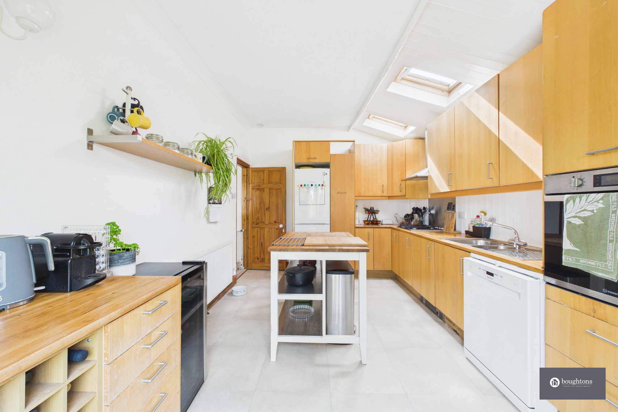 4 bed detached bungalow for sale in North End Road, Steeple Claydon, MK18  - Property Image 3