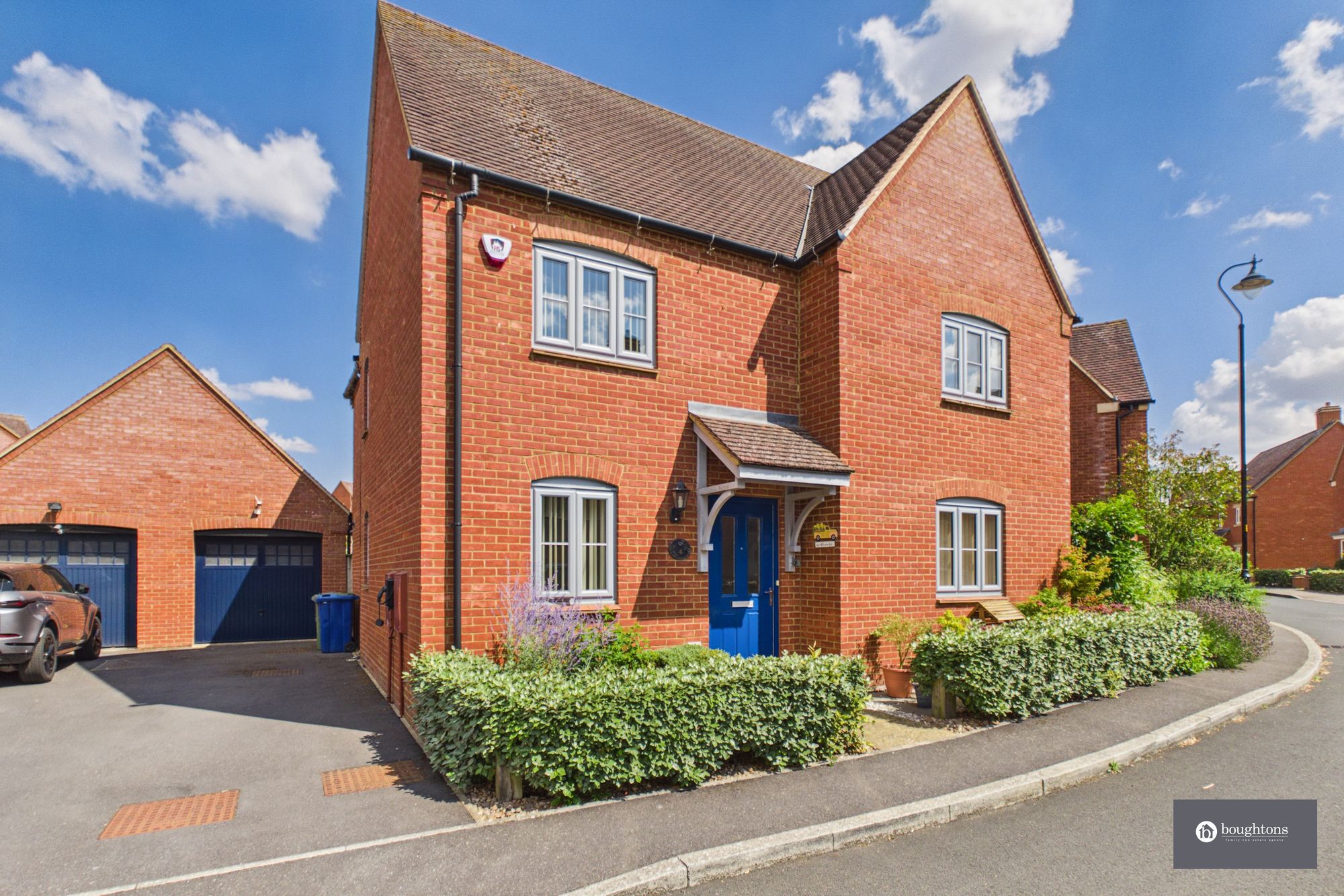 4 bed detached house for sale in Oberon Lane, Brackley, NN13  - Property Image 1