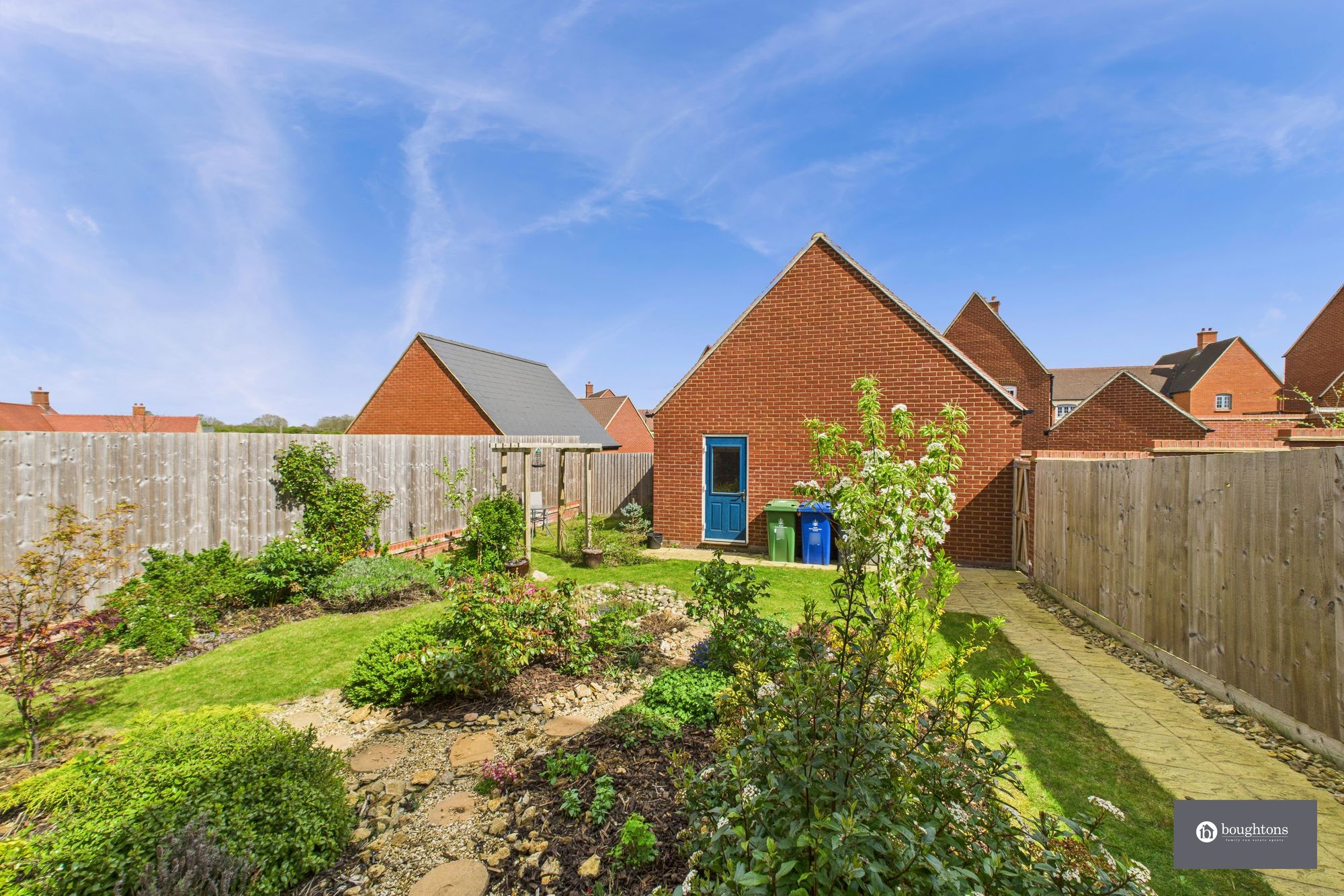 3 bed semi-detached house for sale in Marne Way, Brackley, NN13  - Property Image 2