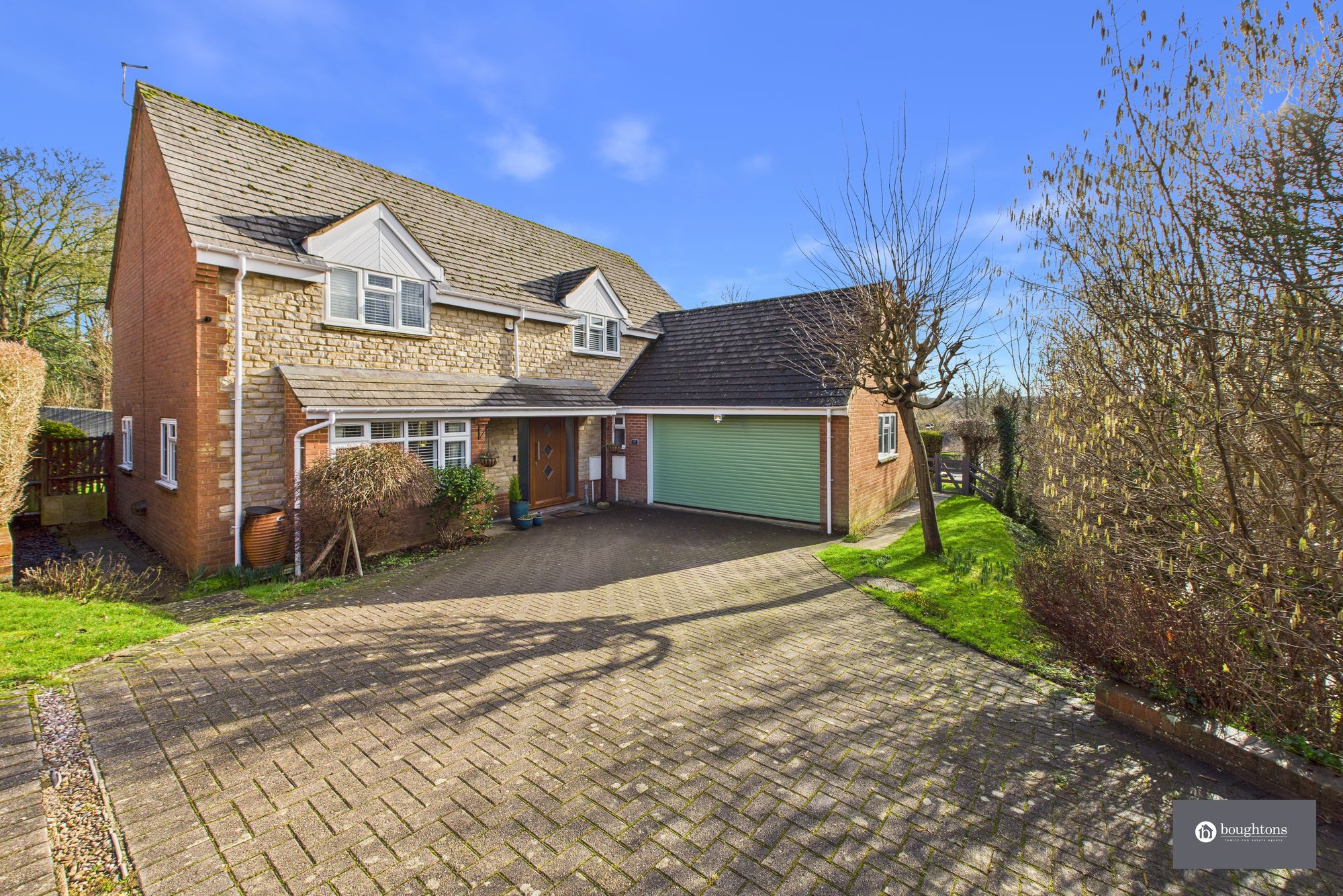 4 bed detached house for sale in Western Avenue, Buckingham, MK18 - Property Image 1
