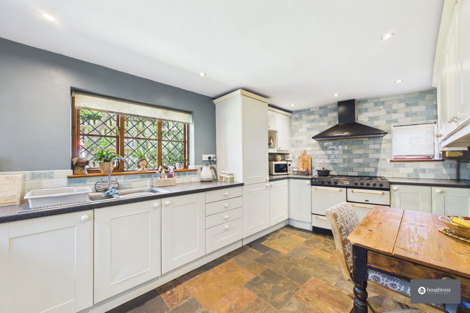 5 bed semi-detached house for sale in West Street, Buckingham, MK18  - Property Image 8