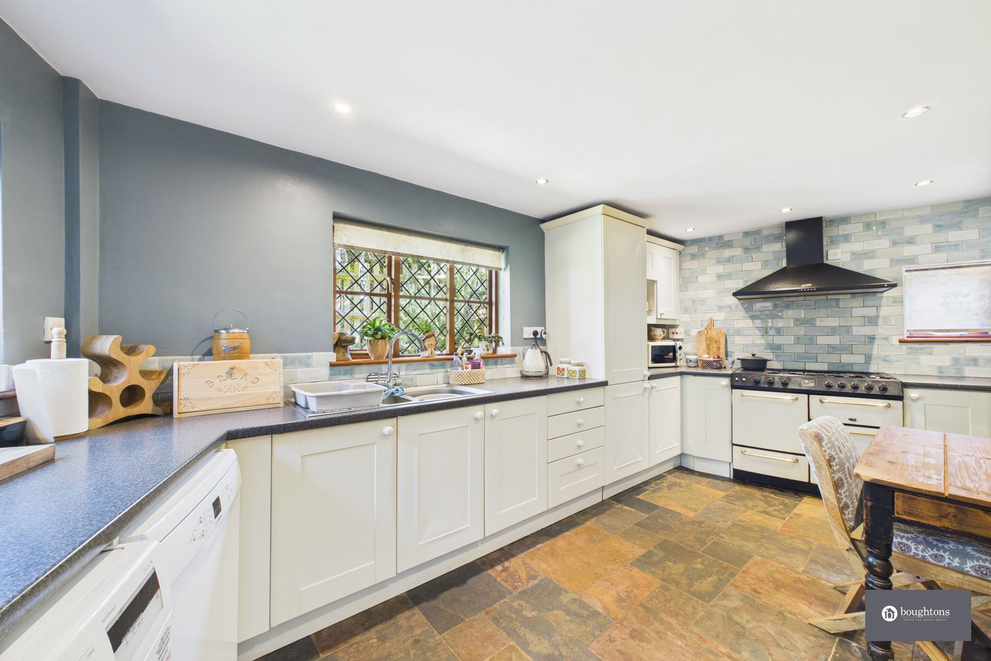5 bed semi-detached house for sale in West Street, Buckingham, MK18  - Property Image 2
