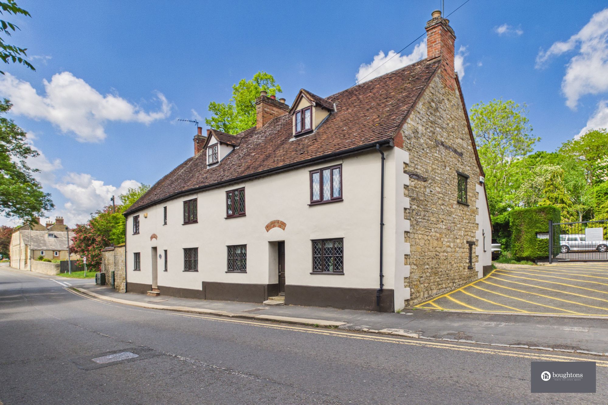 5 bed semi-detached house for sale in West Street, Buckingham, MK18