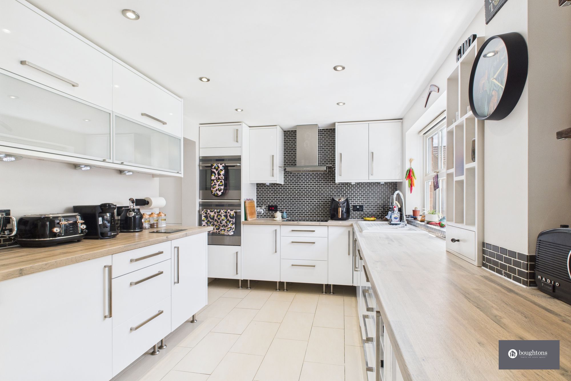 4 bed detached house for sale in Robin Ride, Brackley, NN13  - Property Image 5