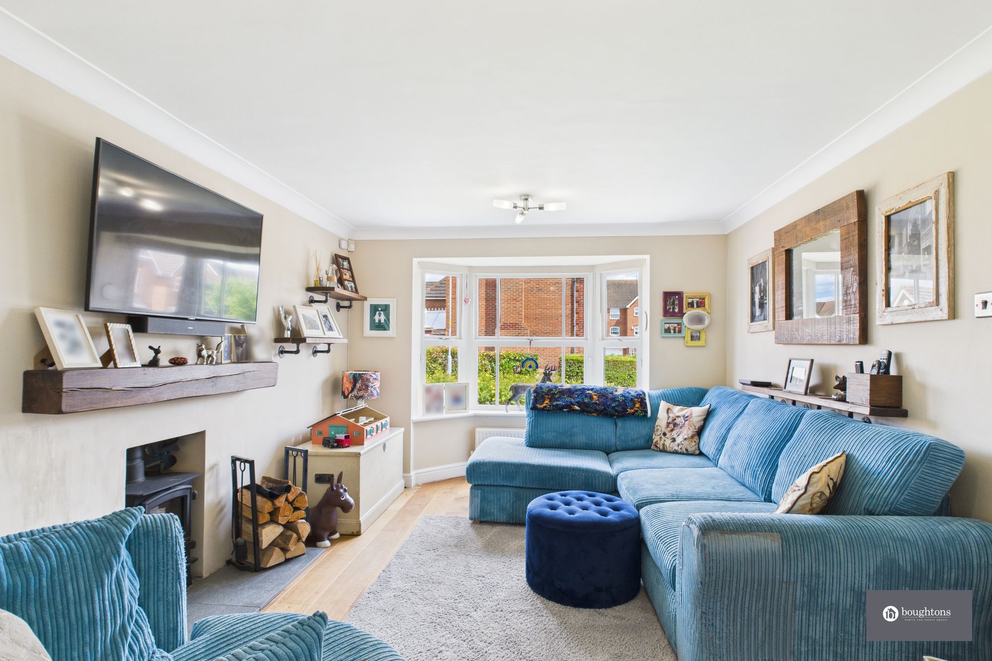 4 bed detached house for sale in Robin Ride, Brackley, NN13  - Property Image 3