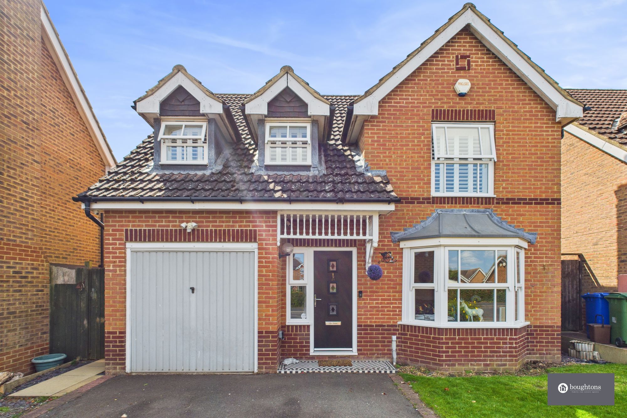 4 bed detached house for sale in Robin Ride, Brackley, NN13  - Property Image 1