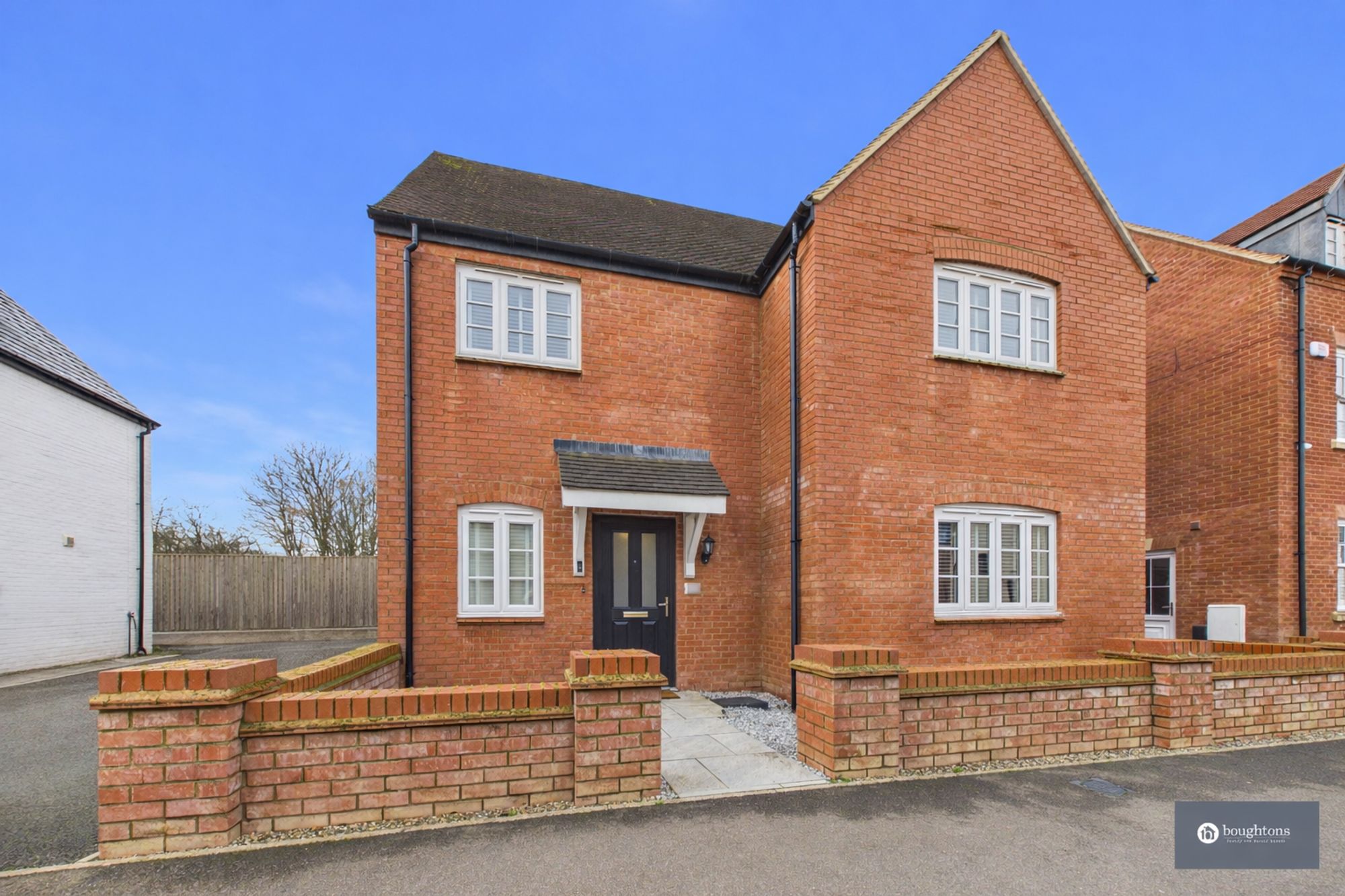 4 bed detached house for sale in Field View, Brackley, NN13  - Property Image 1