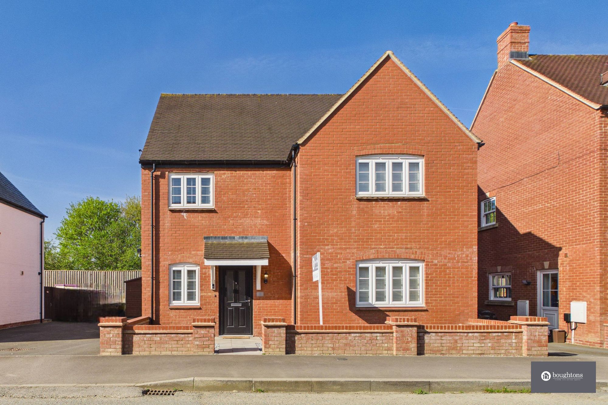 4 bed detached house for sale in Field View, Brackley, NN13  - Property Image 1