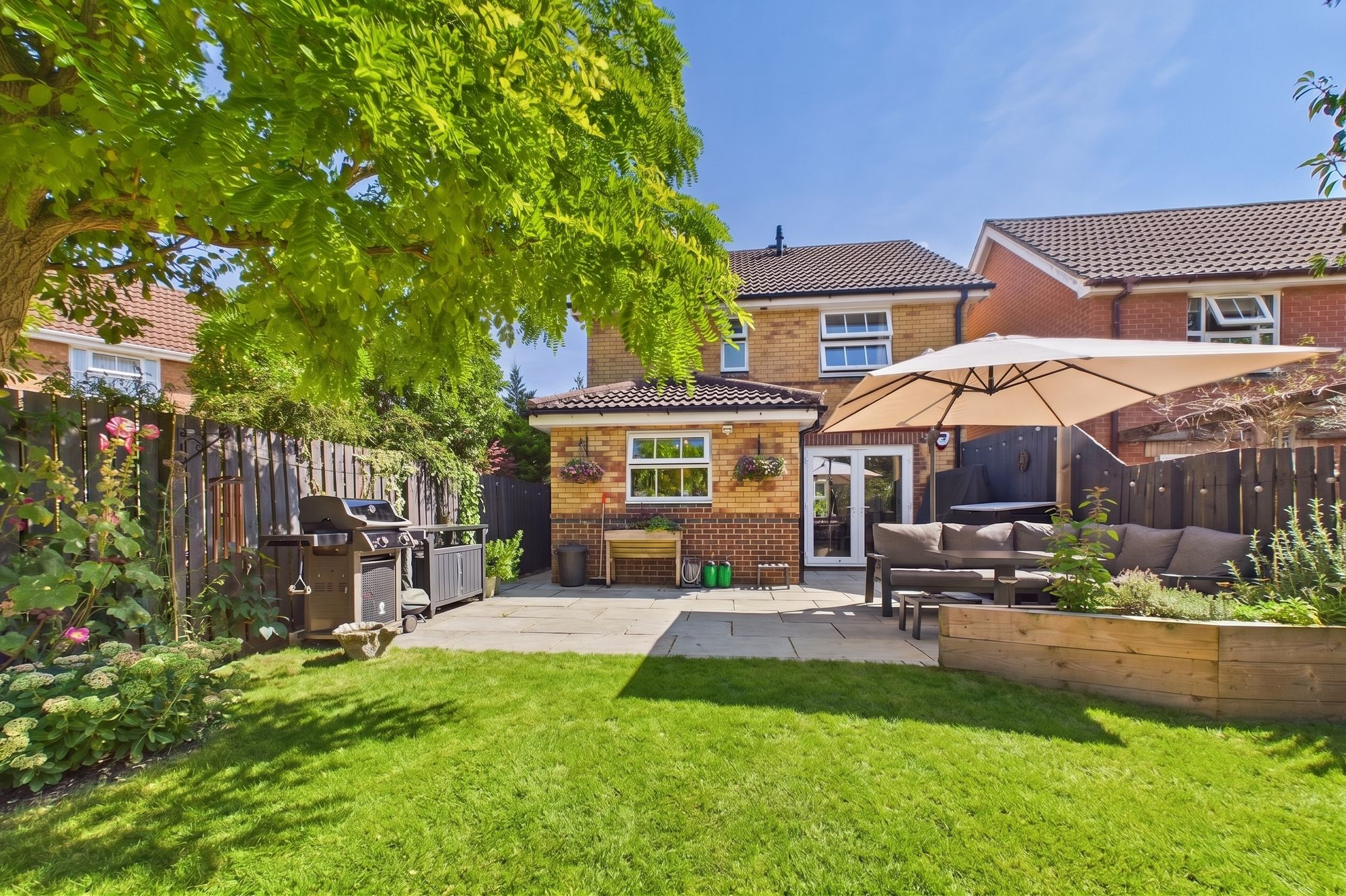 3 bed detached house for sale in Harris Close, Brackley, NN13  - Property Image 2