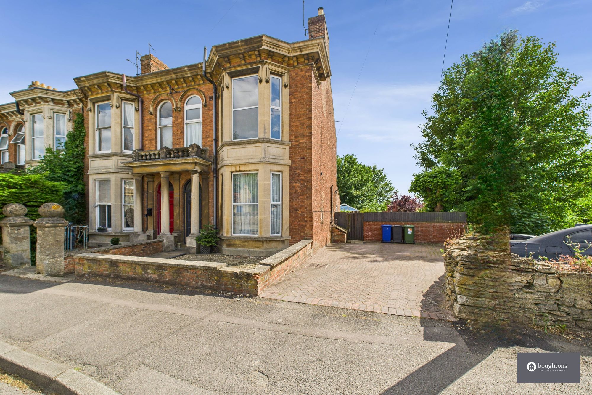 3 bed semi-detached house for sale in Banbury Road, Brackley, NN13  - Property Image 1