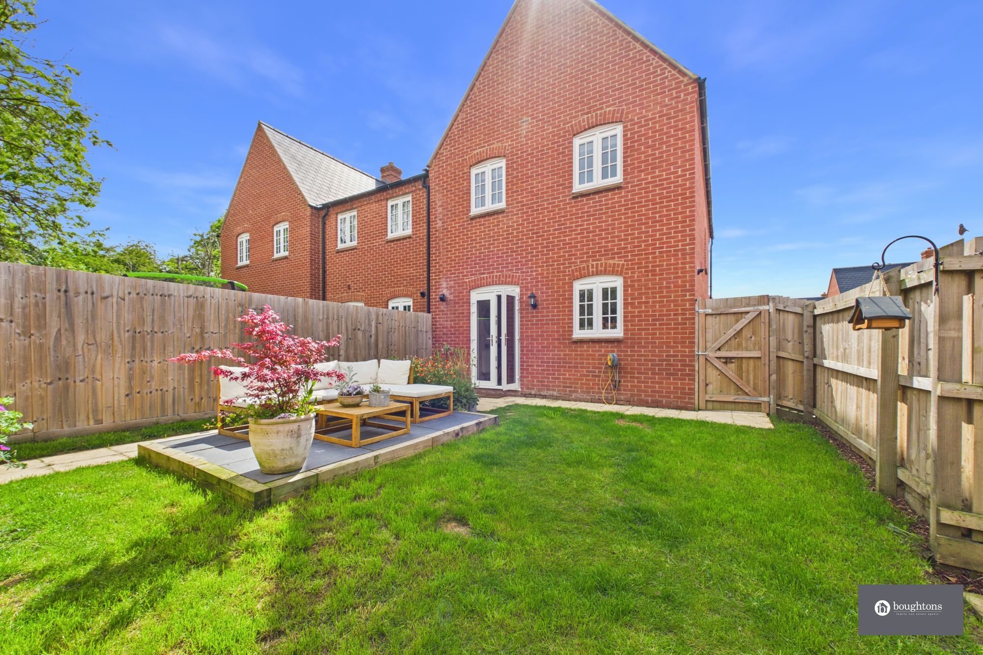 3 bed end of terrace house for sale in Field View, Brackley, NN13  - Property Image 2
