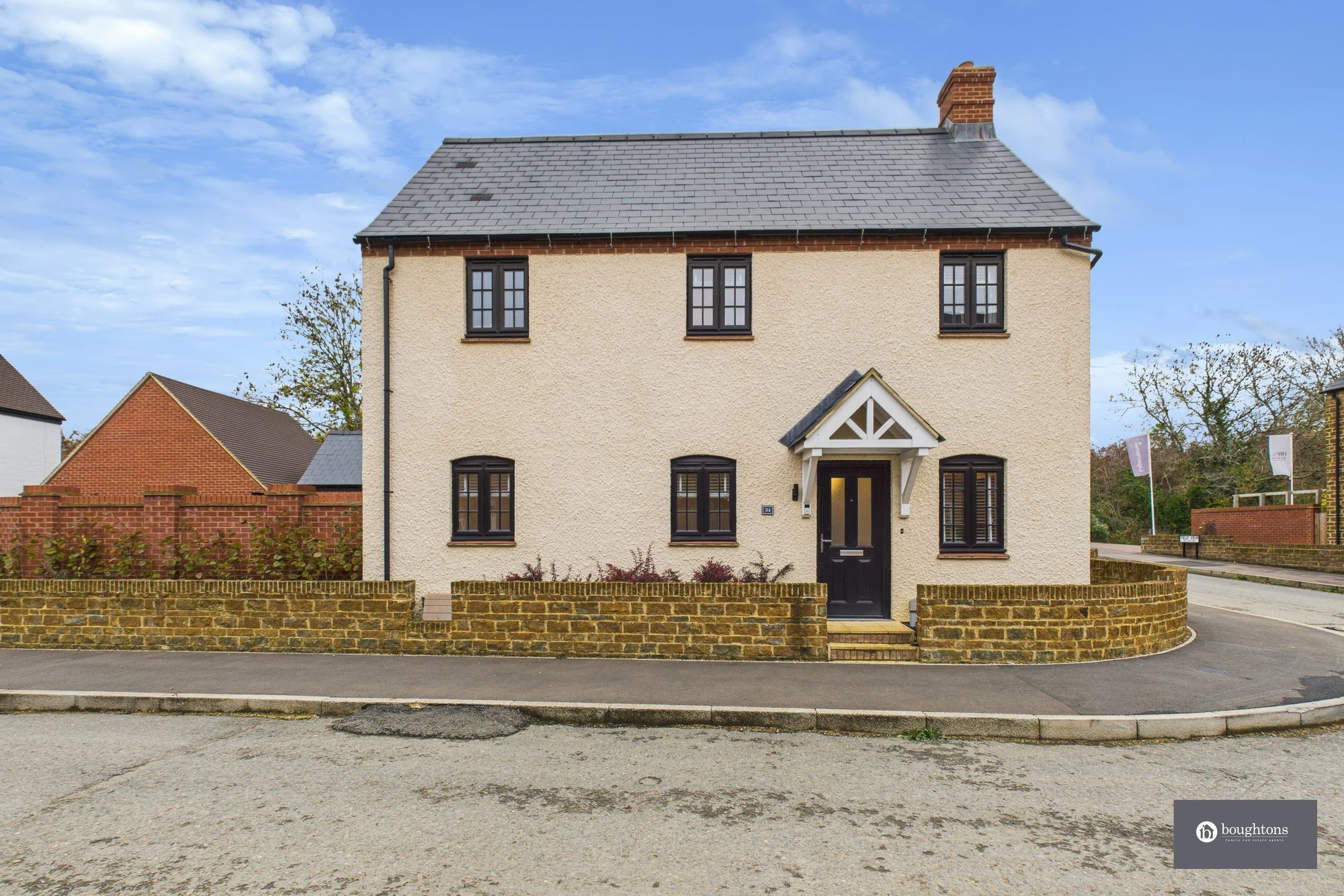 4 bed detached house for sale in Field View, Brackley, NN13 - Property Image 1