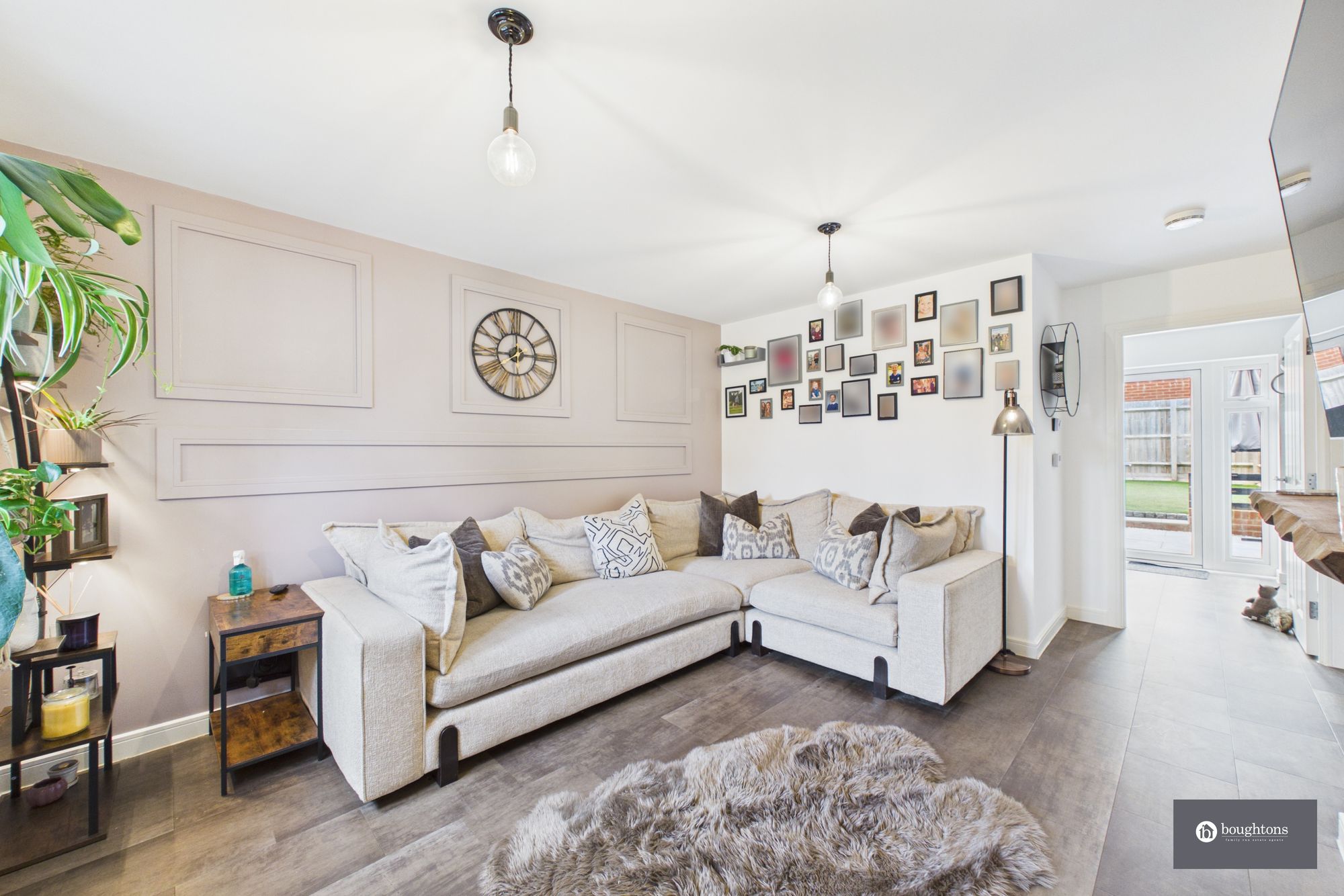 3 bed end of terrace house for sale in Squirrel Close, Brackley, NN13  - Property Image 2