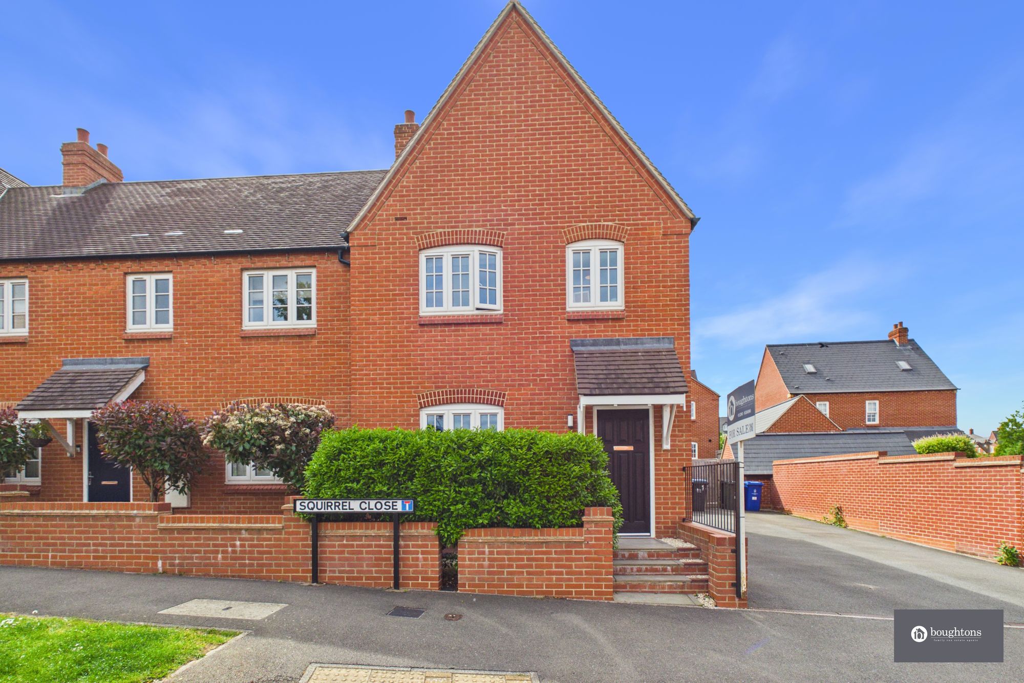 3 bed end of terrace house for sale in Squirrel Close, Brackley, NN13  - Property Image 1