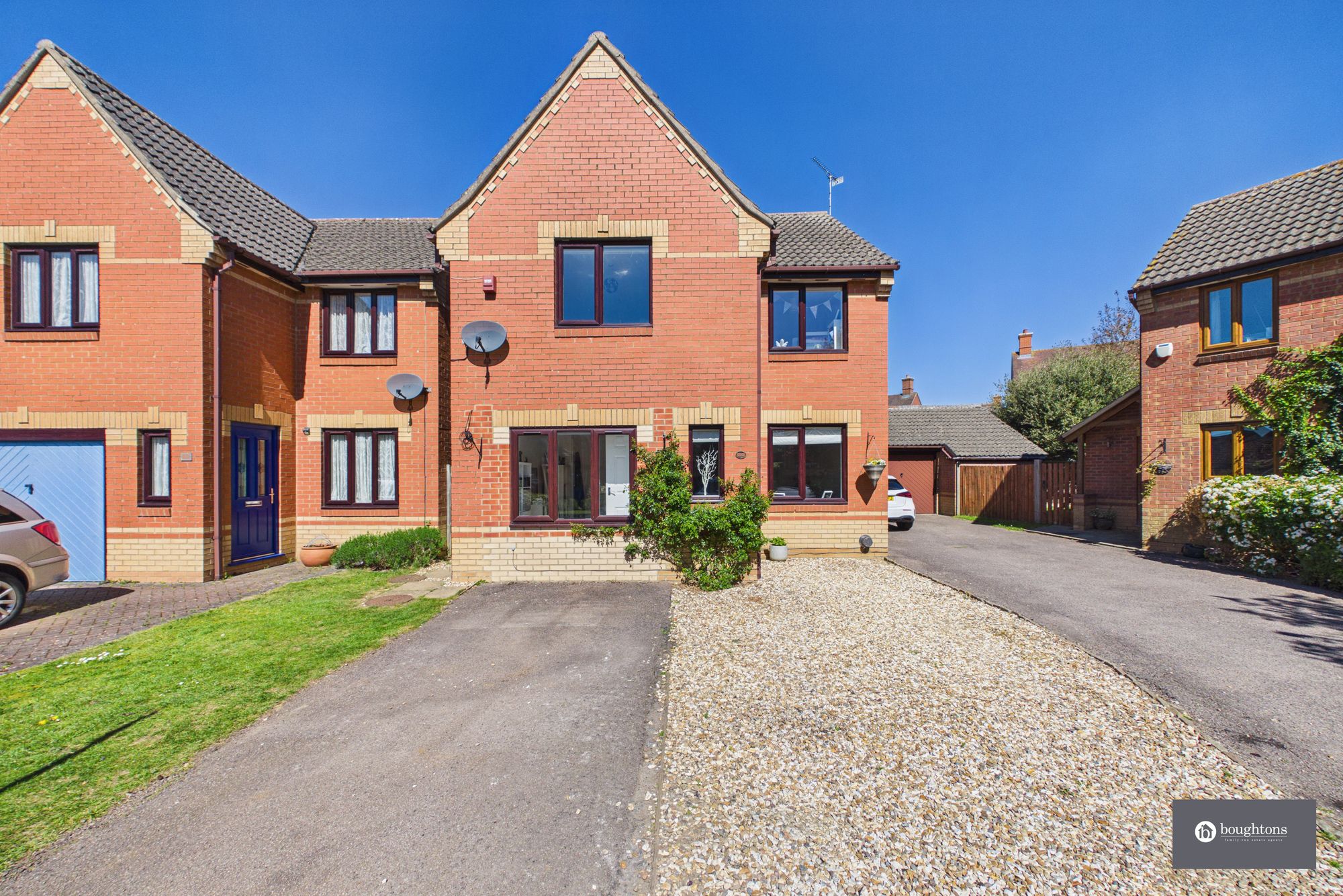 3 bed detached house for sale in Beech Drive, Brackley, NN13  - Property Image 1