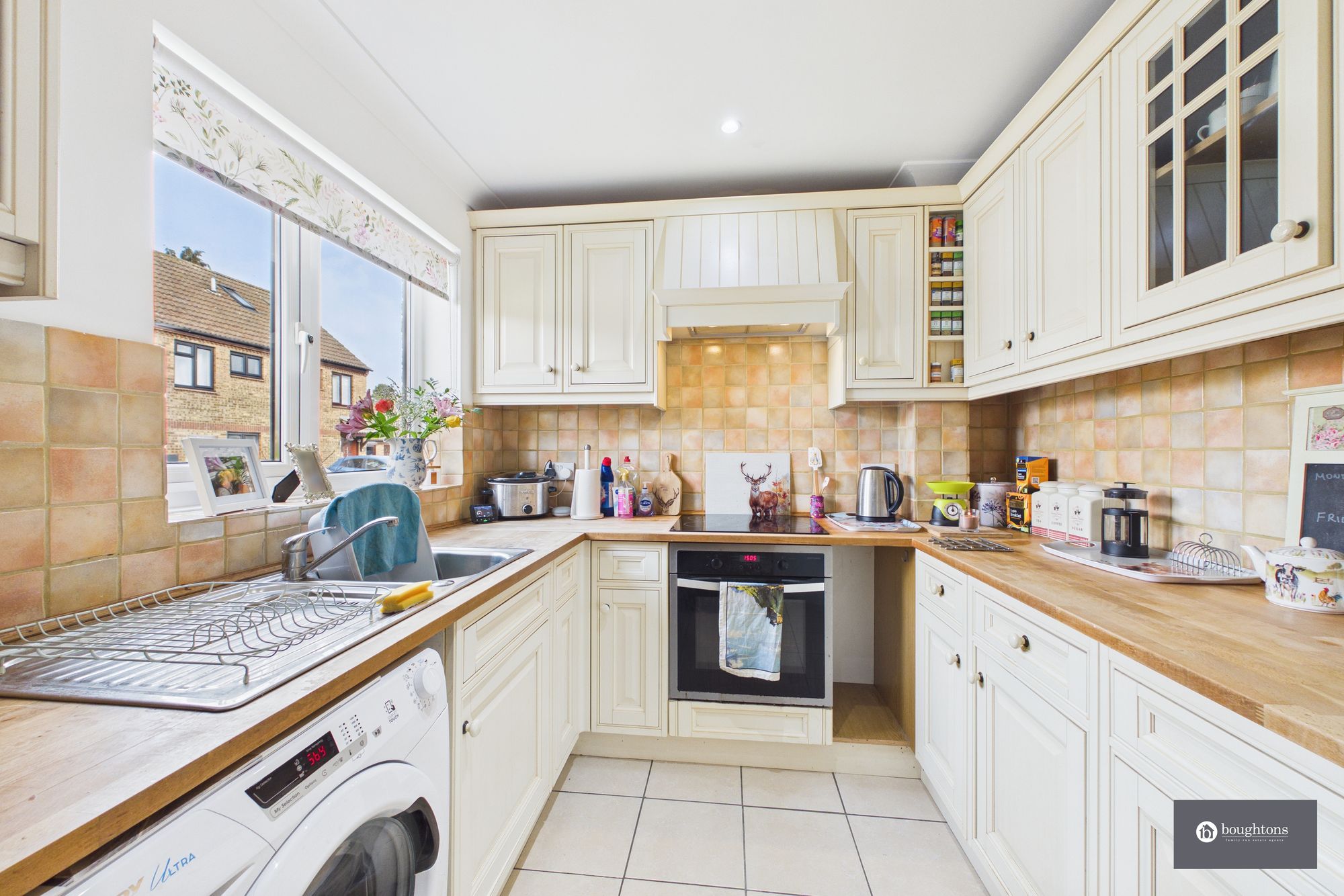 3 bed semi-detached house for sale in Capel Close, Akeley, MK18  - Property Image 3