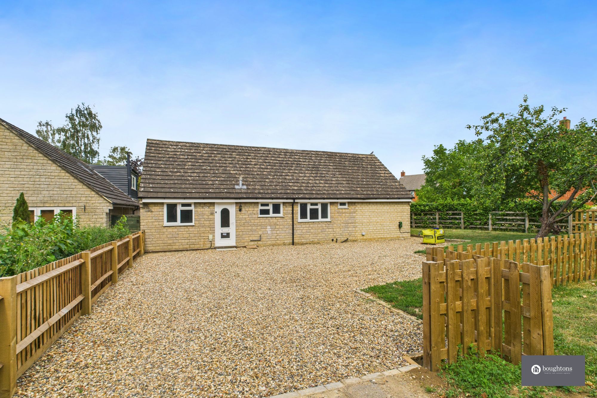 4 bed detached bungalow for sale in Brackley Road, Croughton, NN13  - Property Image 27