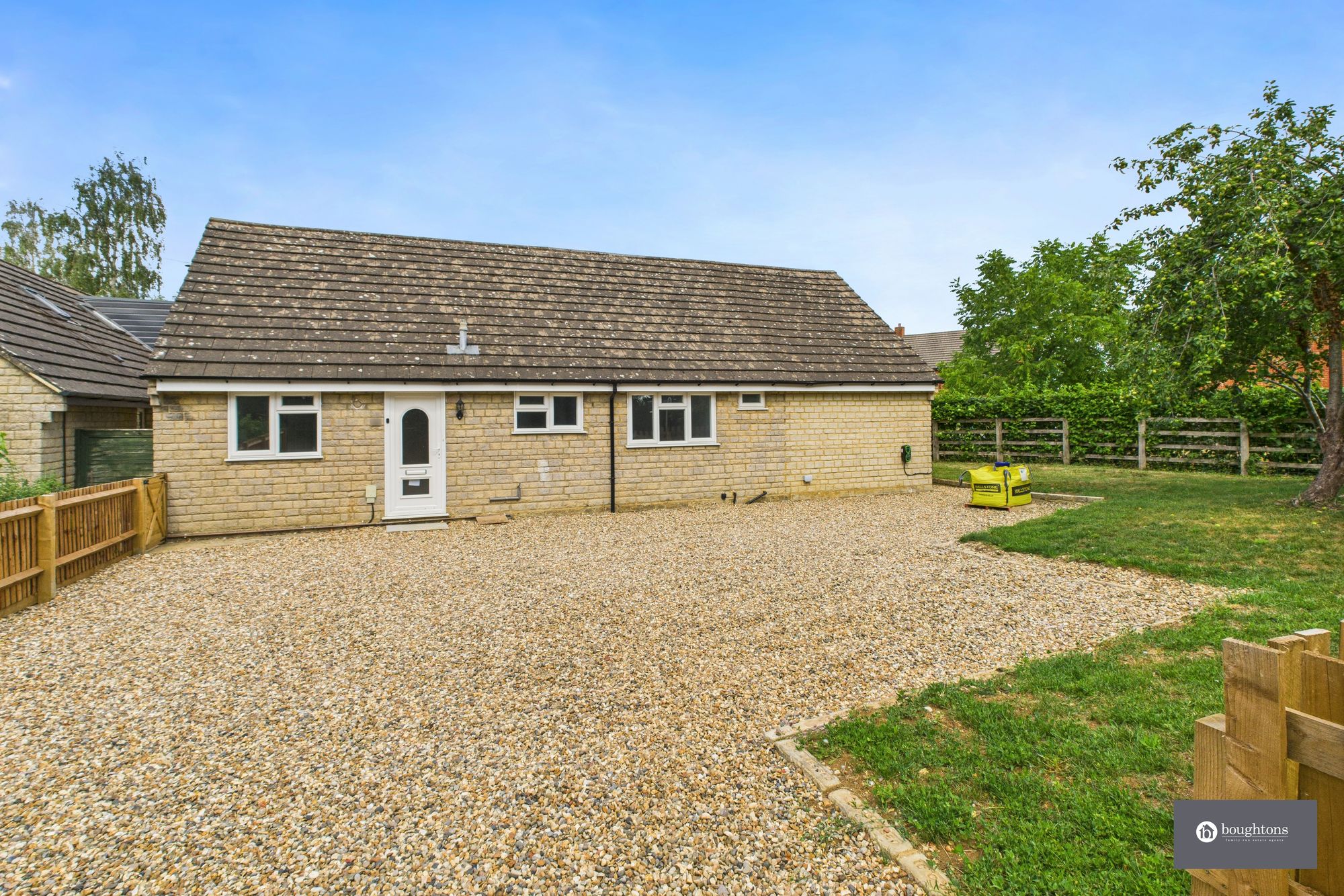 4 bed detached bungalow for sale in Brackley Road, Croughton, NN13  - Property Image 1