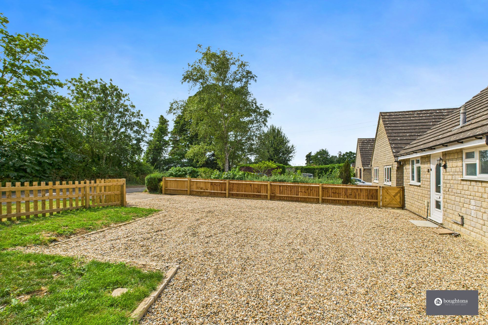 4 bed detached bungalow for sale in Brackley Road, Croughton, NN13  - Property Image 4