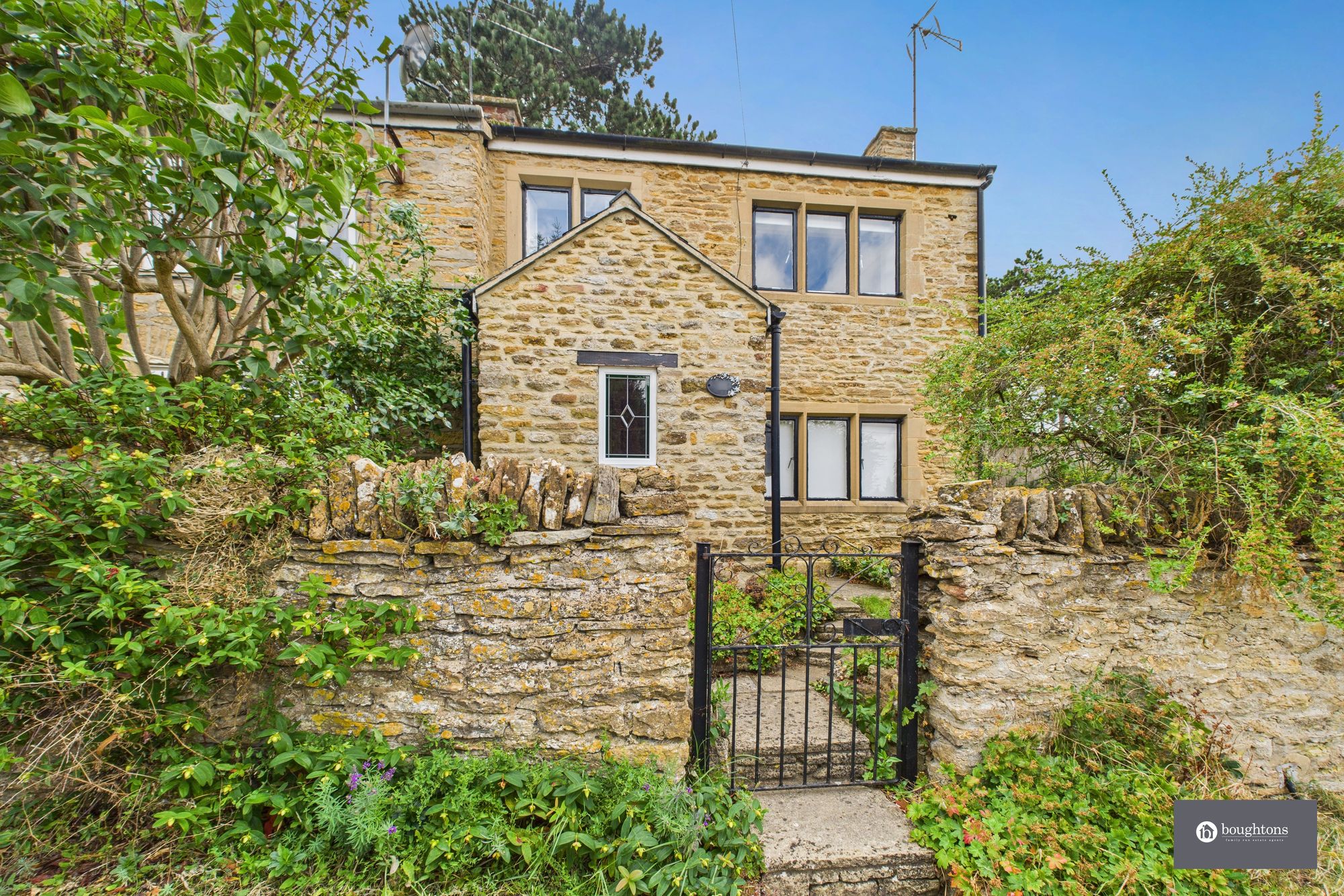3 bed end of terrace house for sale in Mill Lane, Croughton, NN13 - Property Image 1