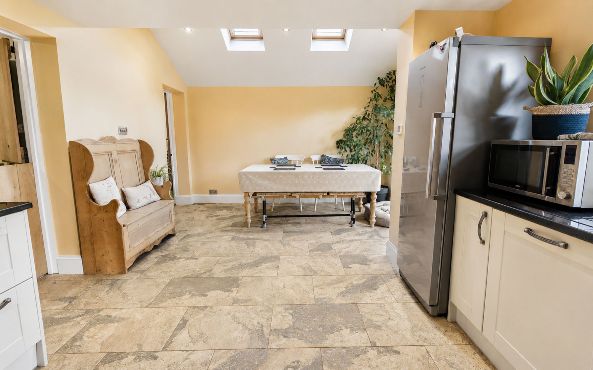 4 bed semi-detached house for sale in Myers Close, Charlton, OX17  - Property Image 8