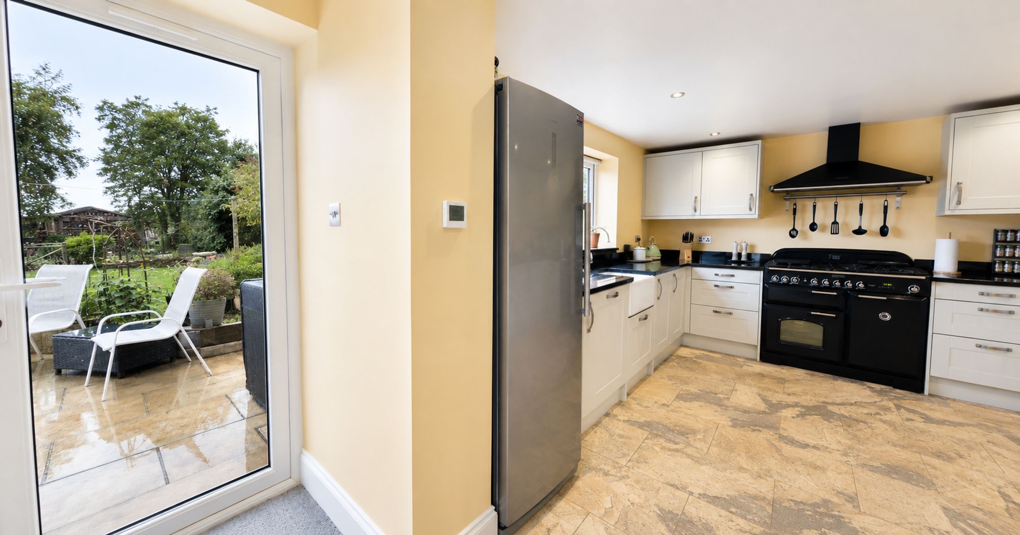 4 bed semi-detached house for sale in Myers Close, Charlton, OX17  - Property Image 10
