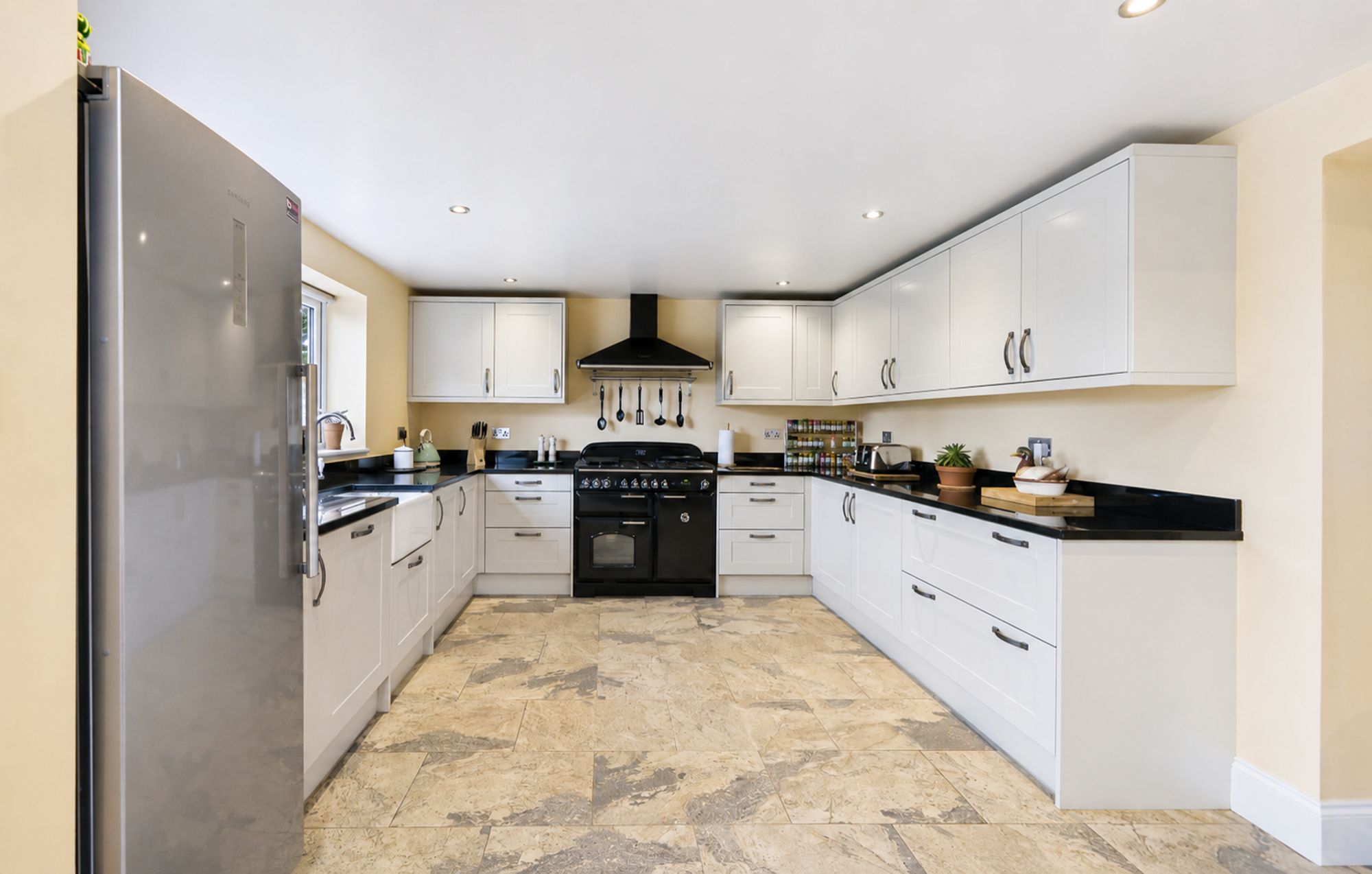 4 bed semi-detached house for sale in Myers Close, Charlton, OX17  - Property Image 3