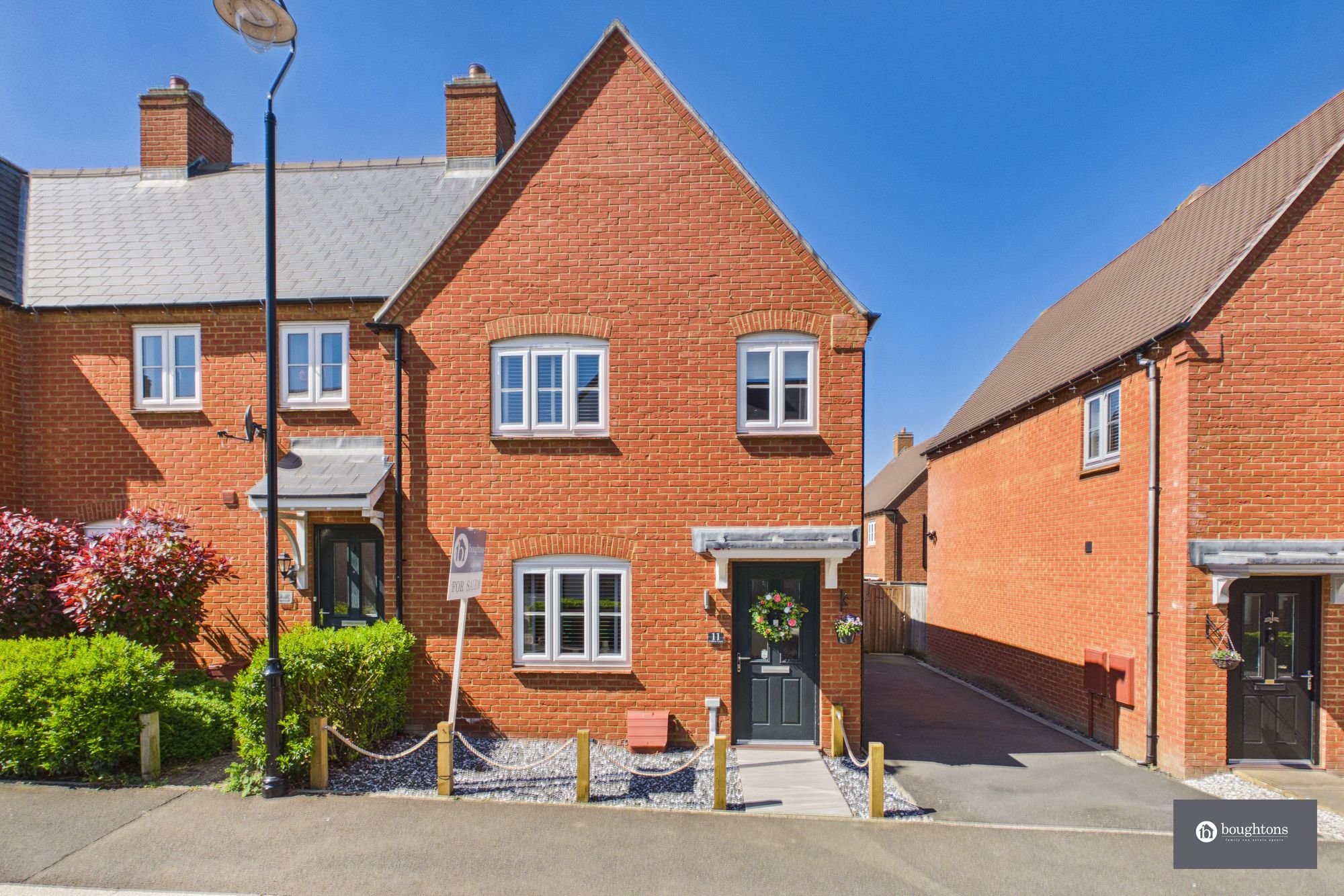 3 bed end of terrace house for sale in Portia Lane, Brackley, NN13 - Property Image 1