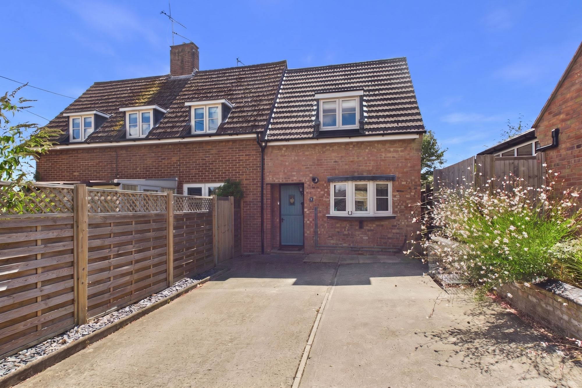 3 bed end of terrace house for sale in Orchard Place, Westbury, NN13 - Property Image 1