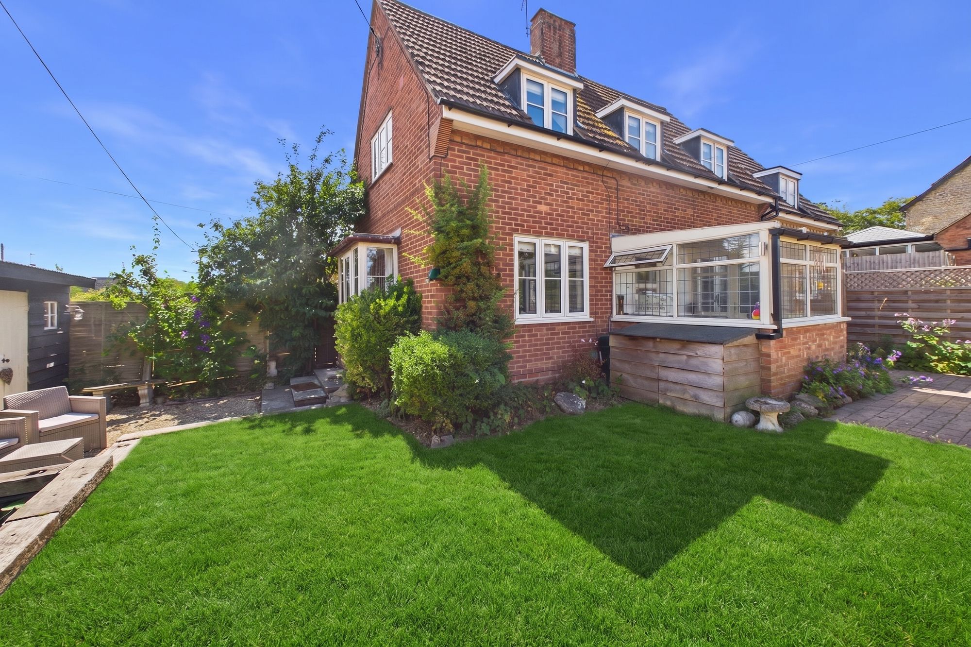 3 bed end of terrace house for sale in Orchard Place, Westbury, NN13  - Property Image 2
