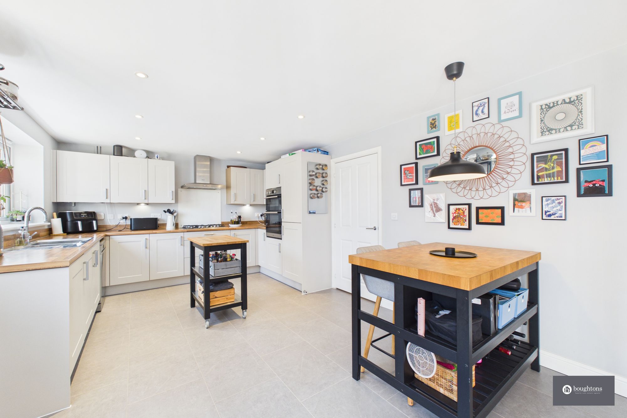 4 bed detached house for sale in Wykeham Close, Tingewick, MK18  - Property Image 2