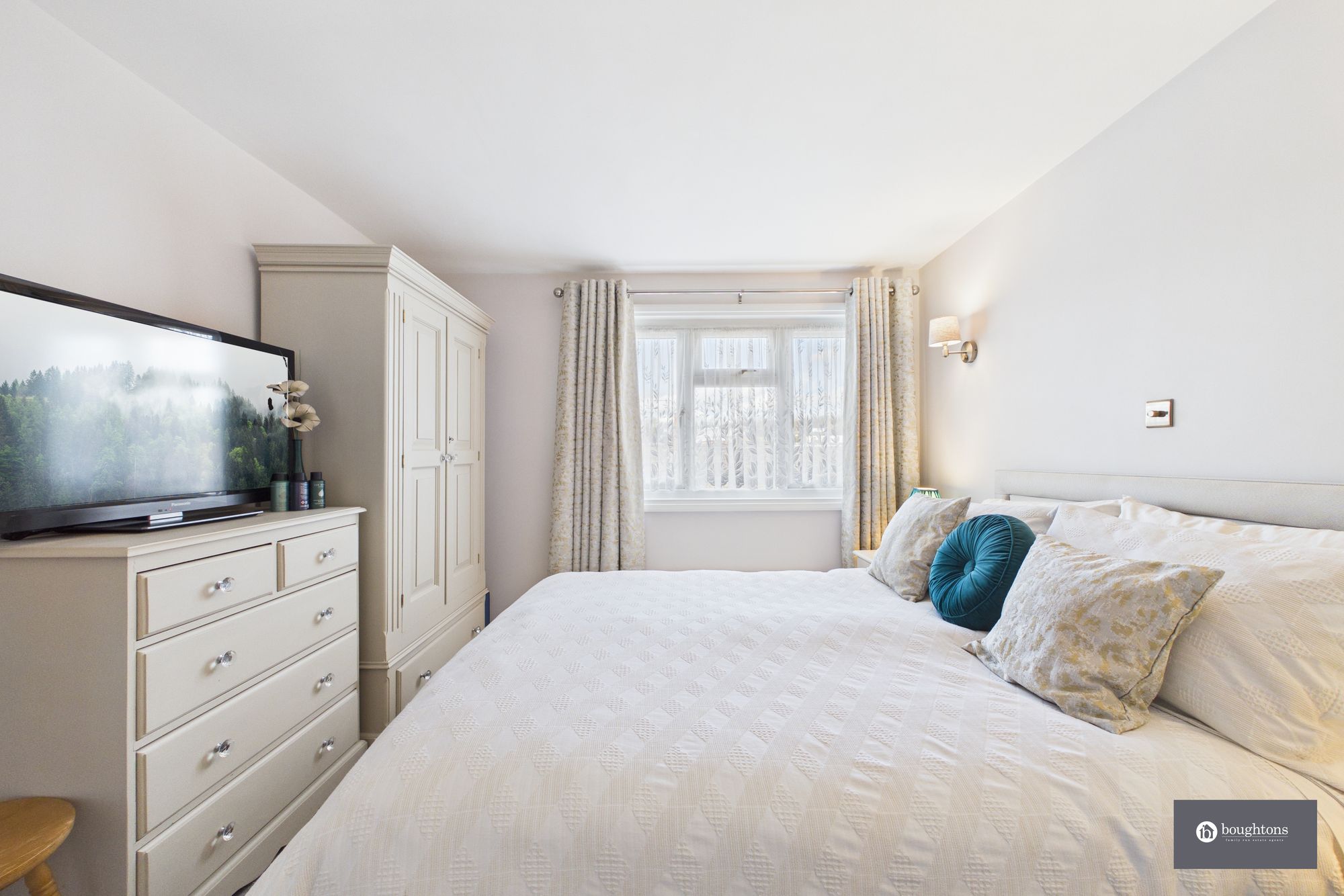 3 bed semi-detached house for sale in The Rise, Gawcott, MK18  - Property Image 15