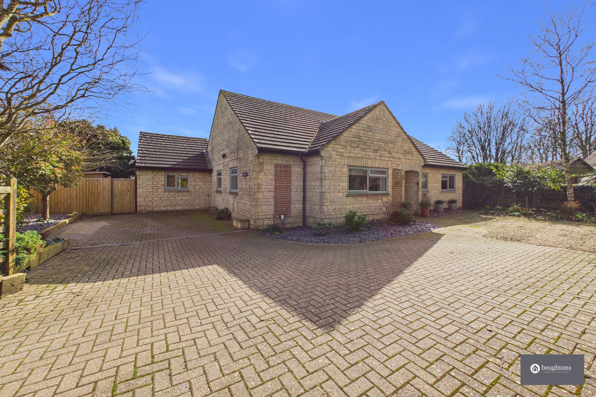 3 bed detached bungalow for sale in Halse, Brackley, NN13 - Property Image 1