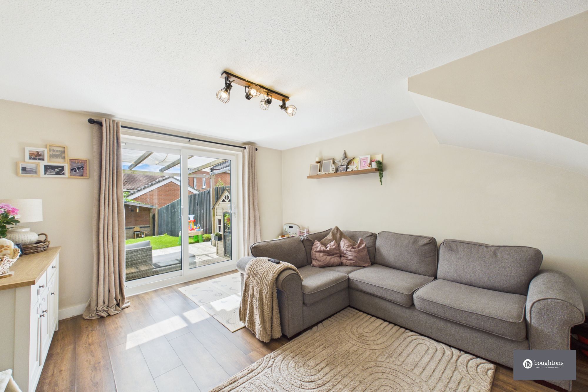 2 bed terraced house for sale in Brasenose Drive, Brackley, NN13  - Property Image 2