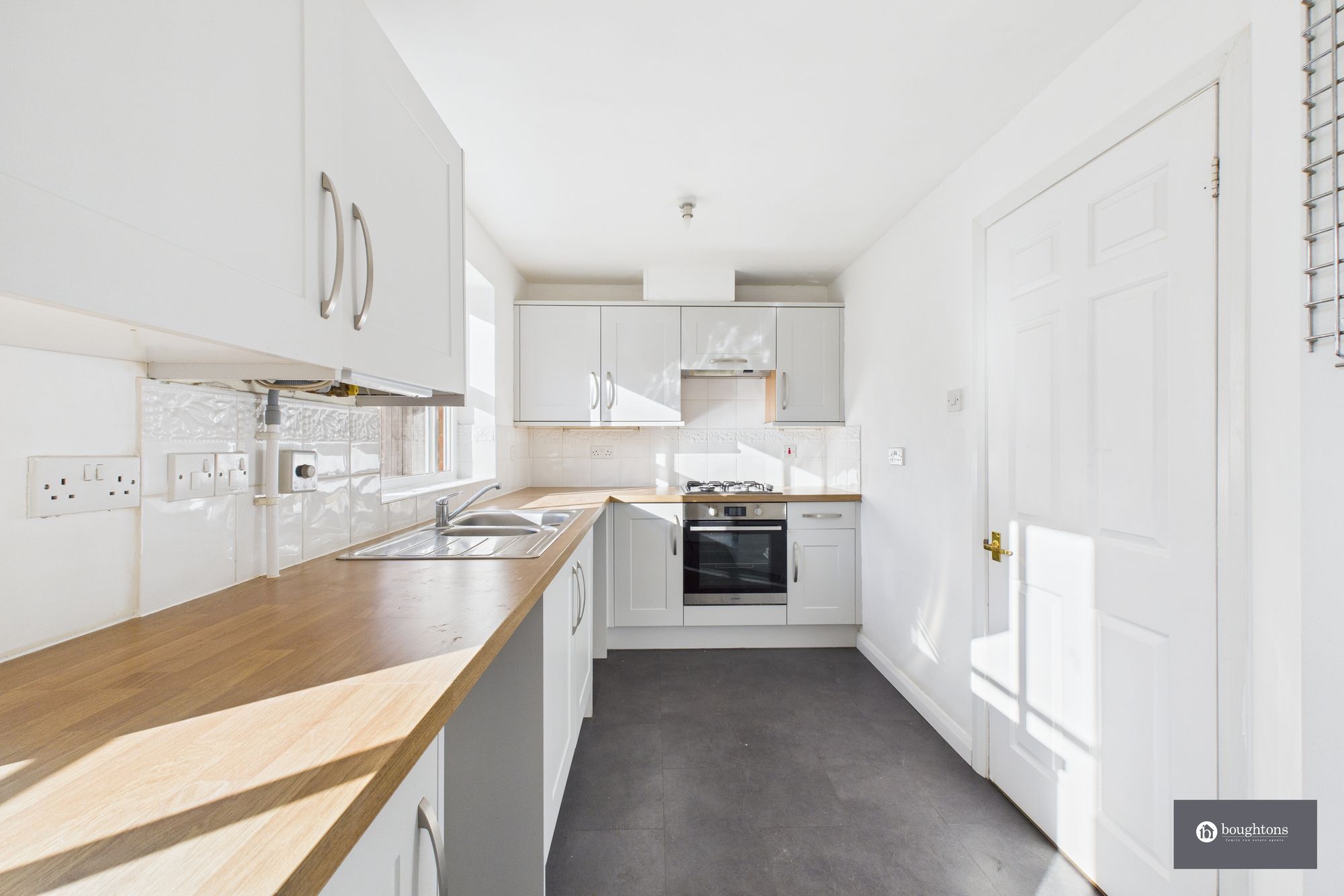 3 bed detached house for sale in Blackbird Close, Brackley, NN13  - Property Image 2