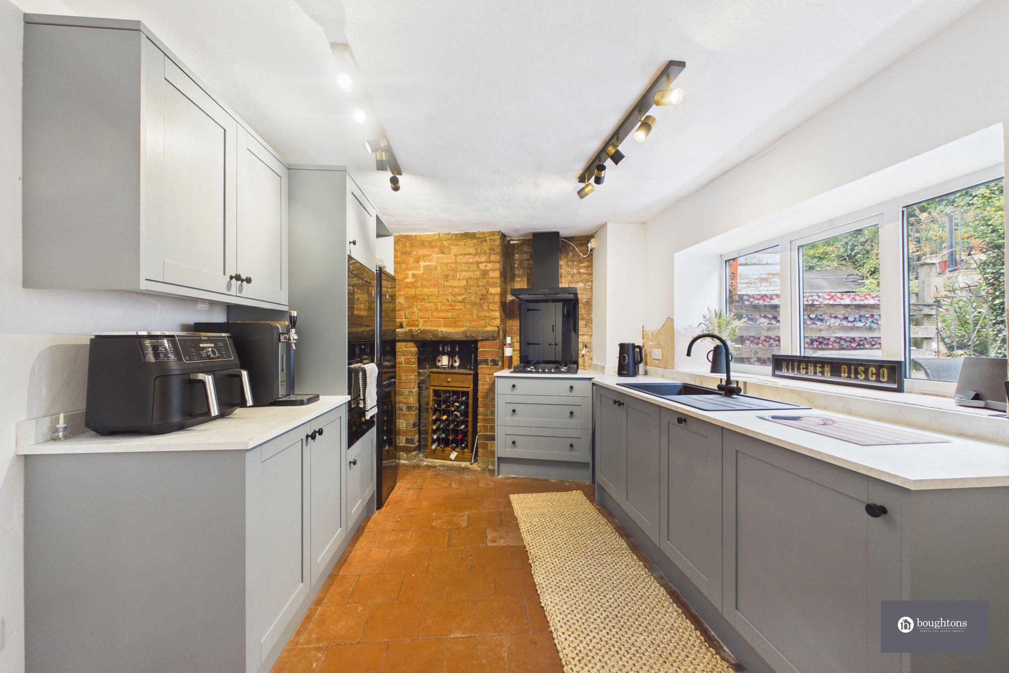 3 bed terraced house for sale in Nelson Street, Buckingham, MK18  - Property Image 2
