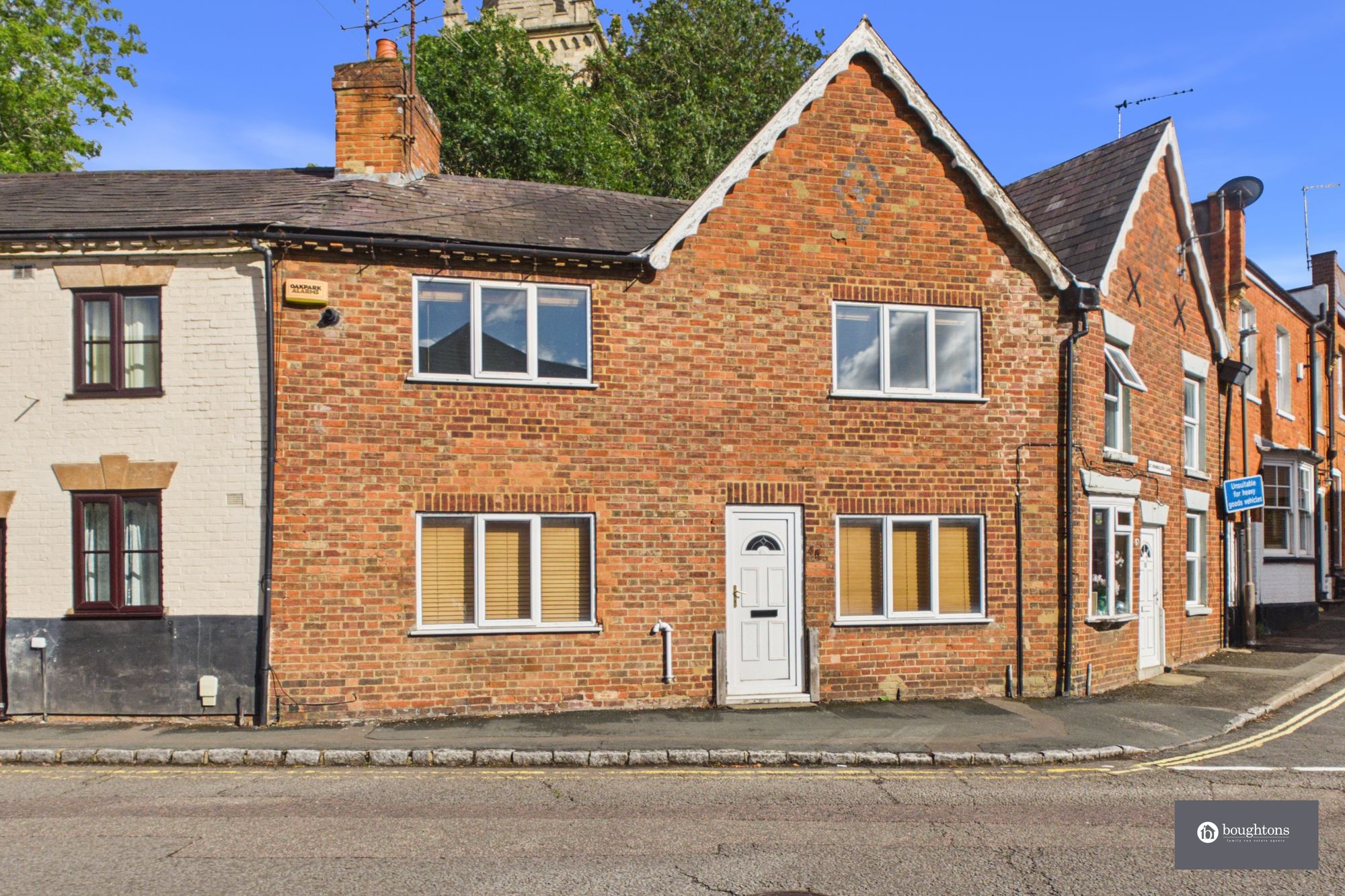3 bed terraced house for sale in Nelson Street, Buckingham, MK18  - Property Image 1