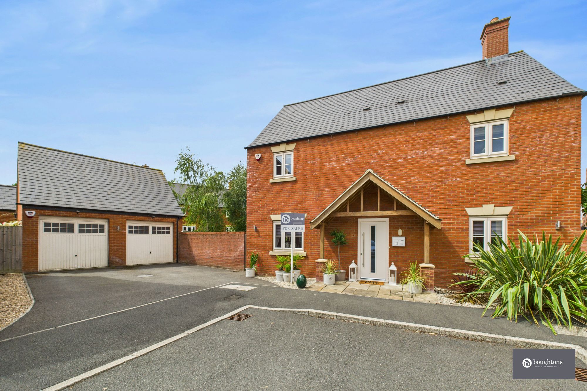 4 bed house for sale in Utah Lane, Brackley, NN13 - Property Image 1