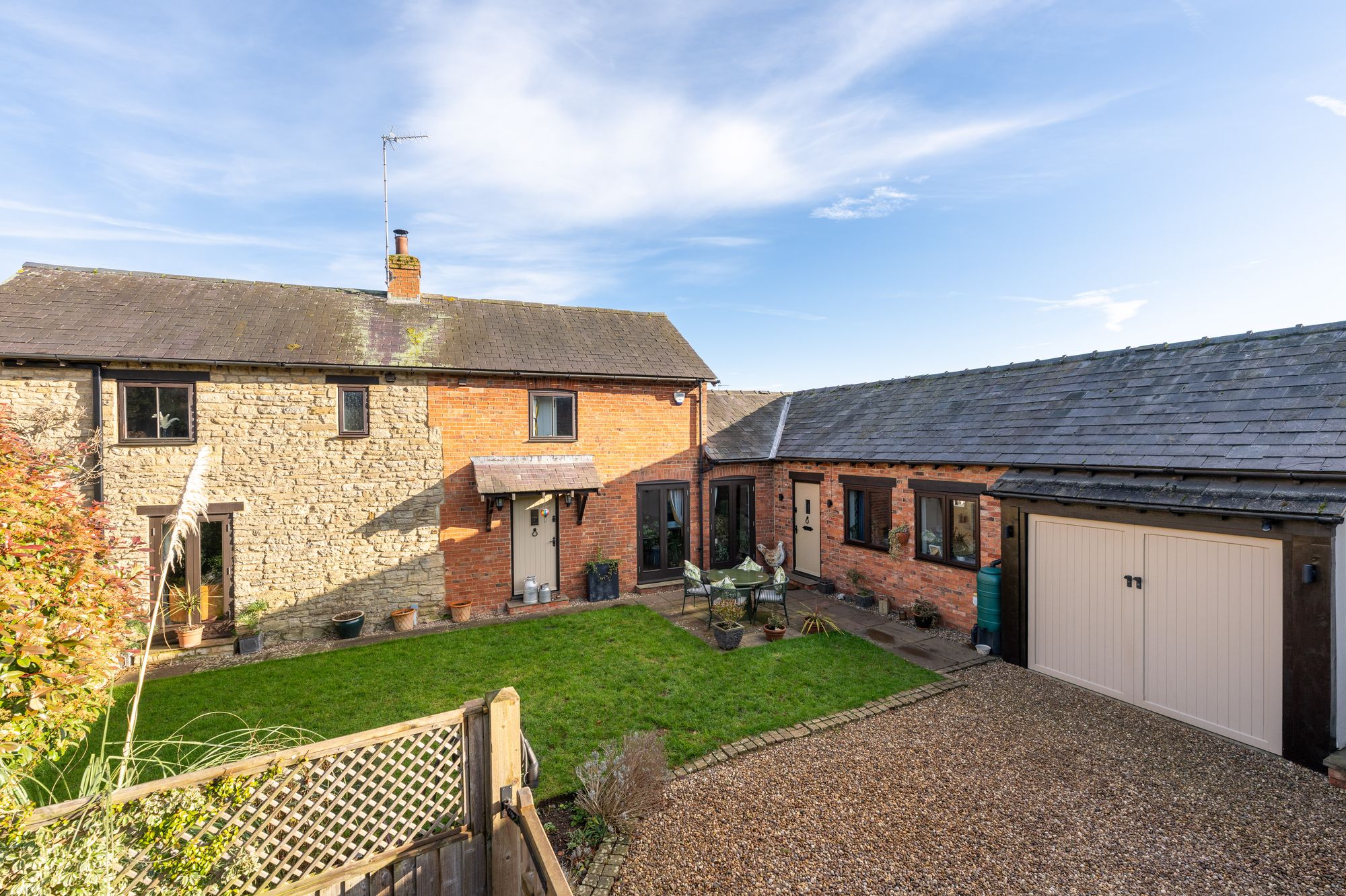 3 bed barn conversion for sale in Helmdon Road, Sulgrave, OX17  - Property Image 1