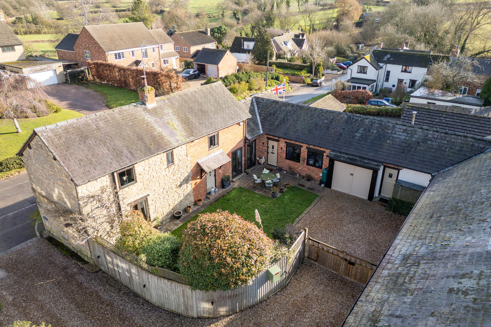 3 bed barn conversion for sale in Helmdon Road, Sulgrave, OX17  - Property Image 4