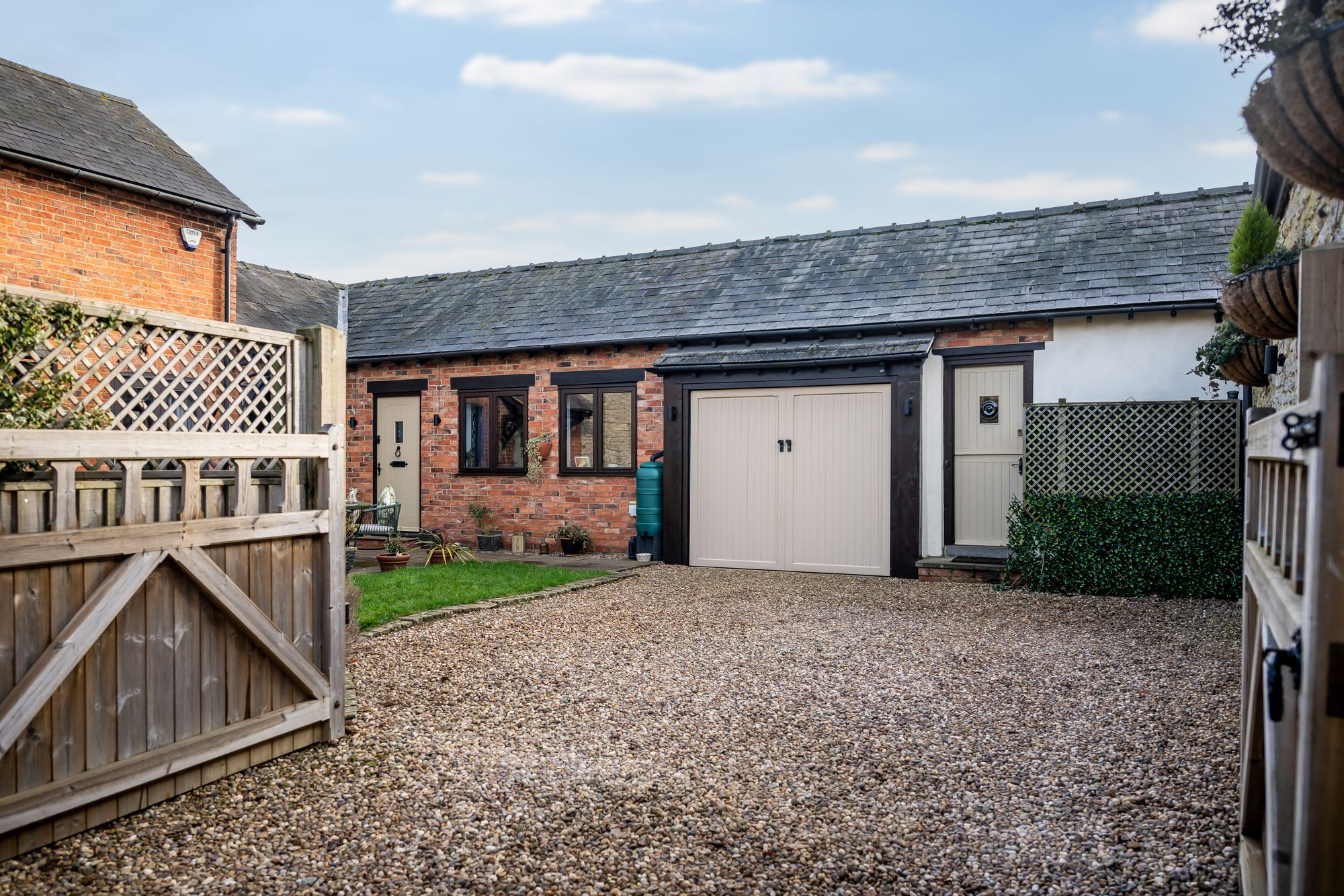 3 bed barn conversion for sale in Helmdon Road, Sulgrave, OX17  - Property Image 5