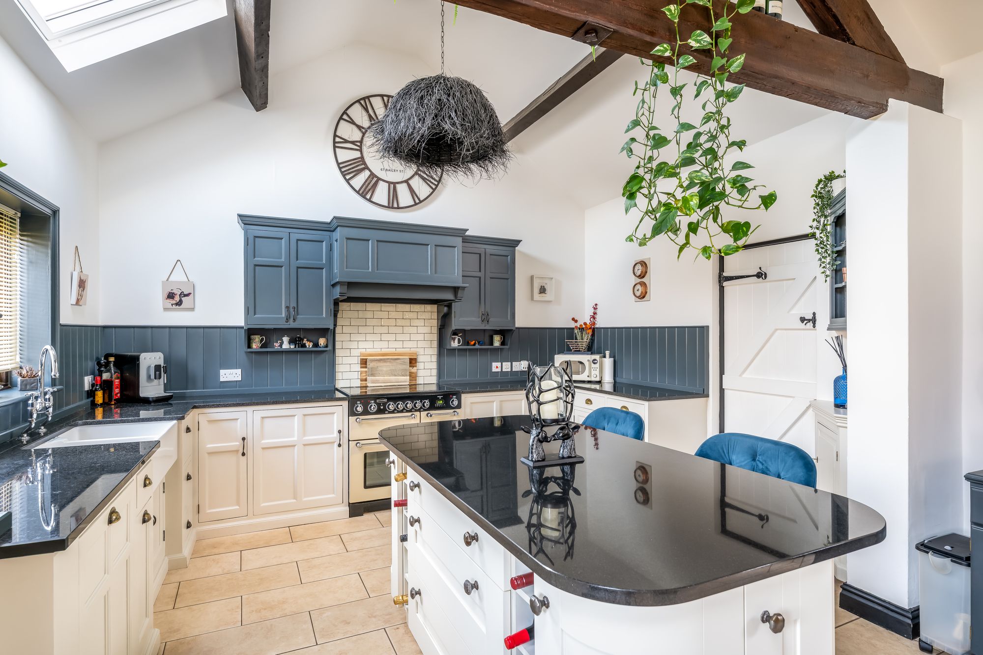 3 bed barn conversion for sale in Helmdon Road, Sulgrave, OX17  - Property Image 10