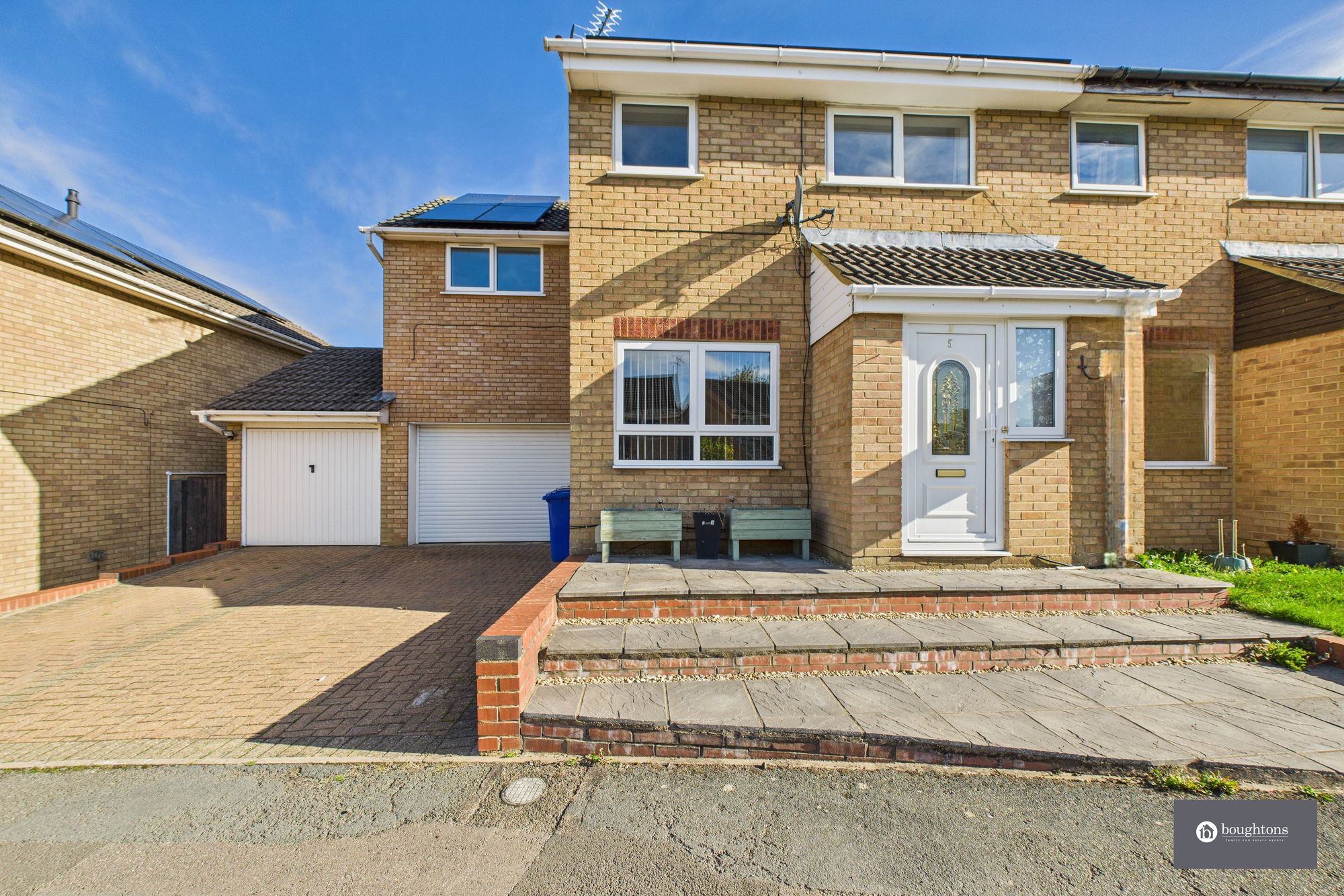 4 bed semi-detached house for sale in Bannerman Drive, Brackley, NN13 - Property Image 1