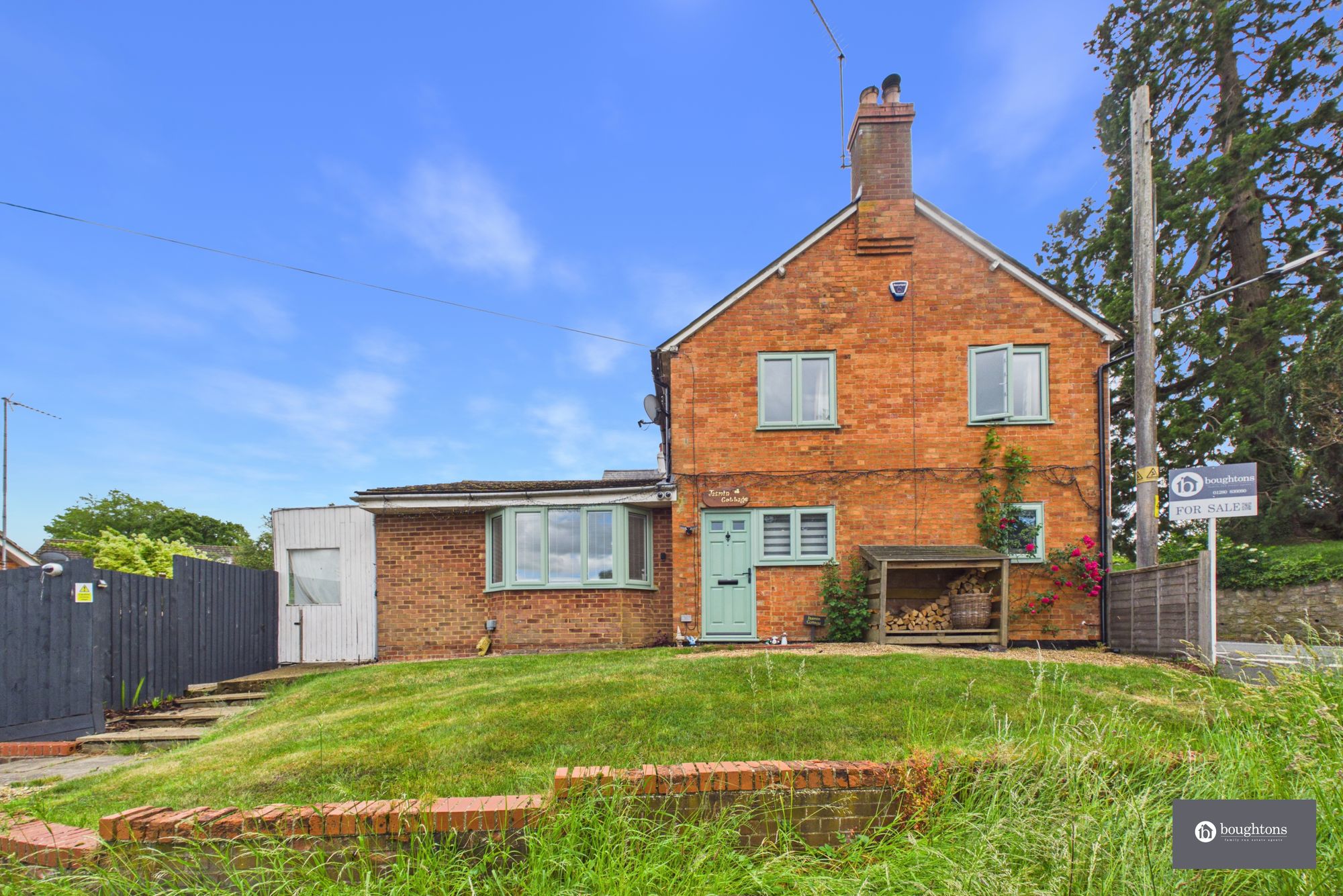 4 bed detached cottage for sale in Chapel Lane, Akeley, MK18