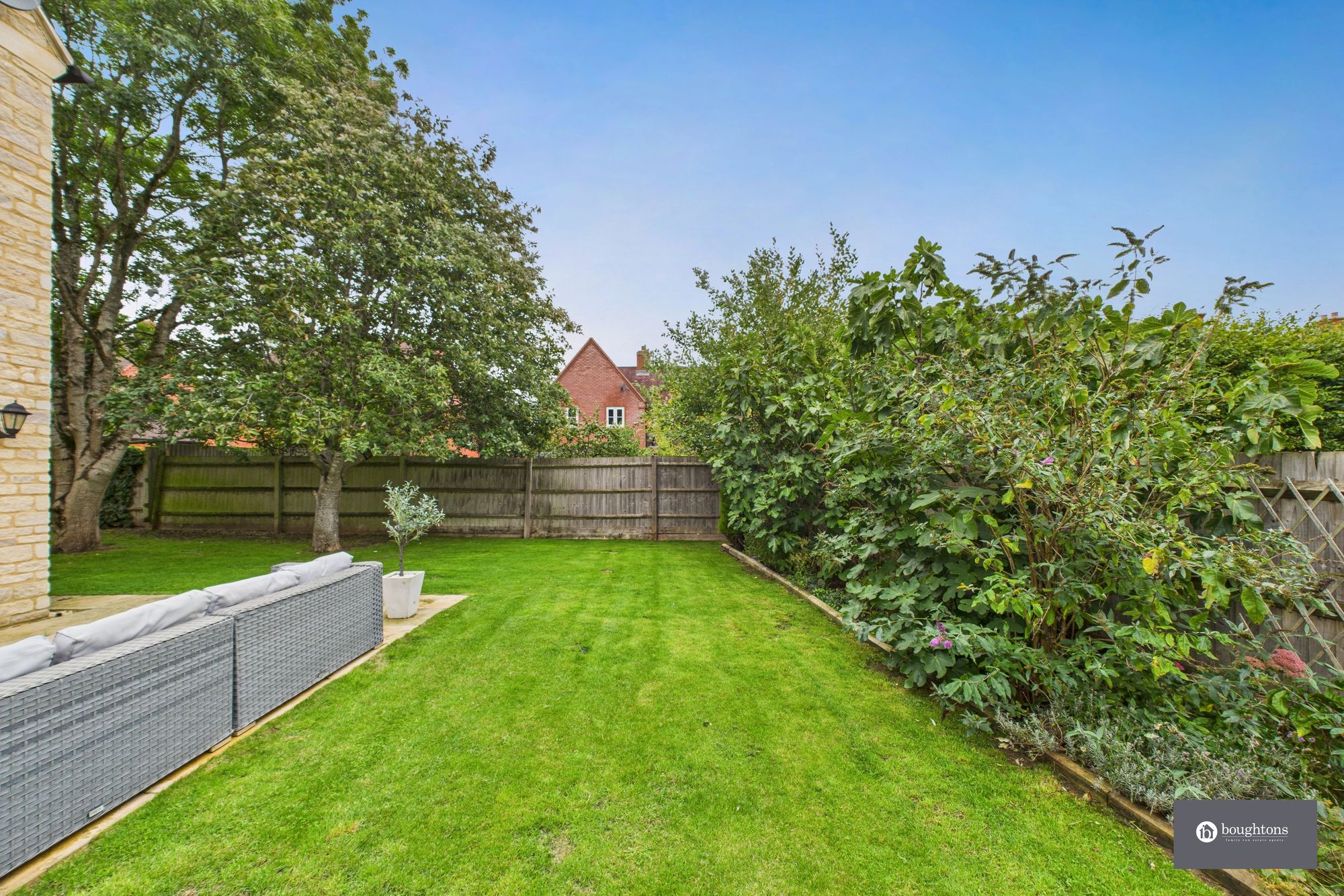 4 bed semi-detached house for sale in Sycamore Close, Brackley, NN13  - Property Image 9