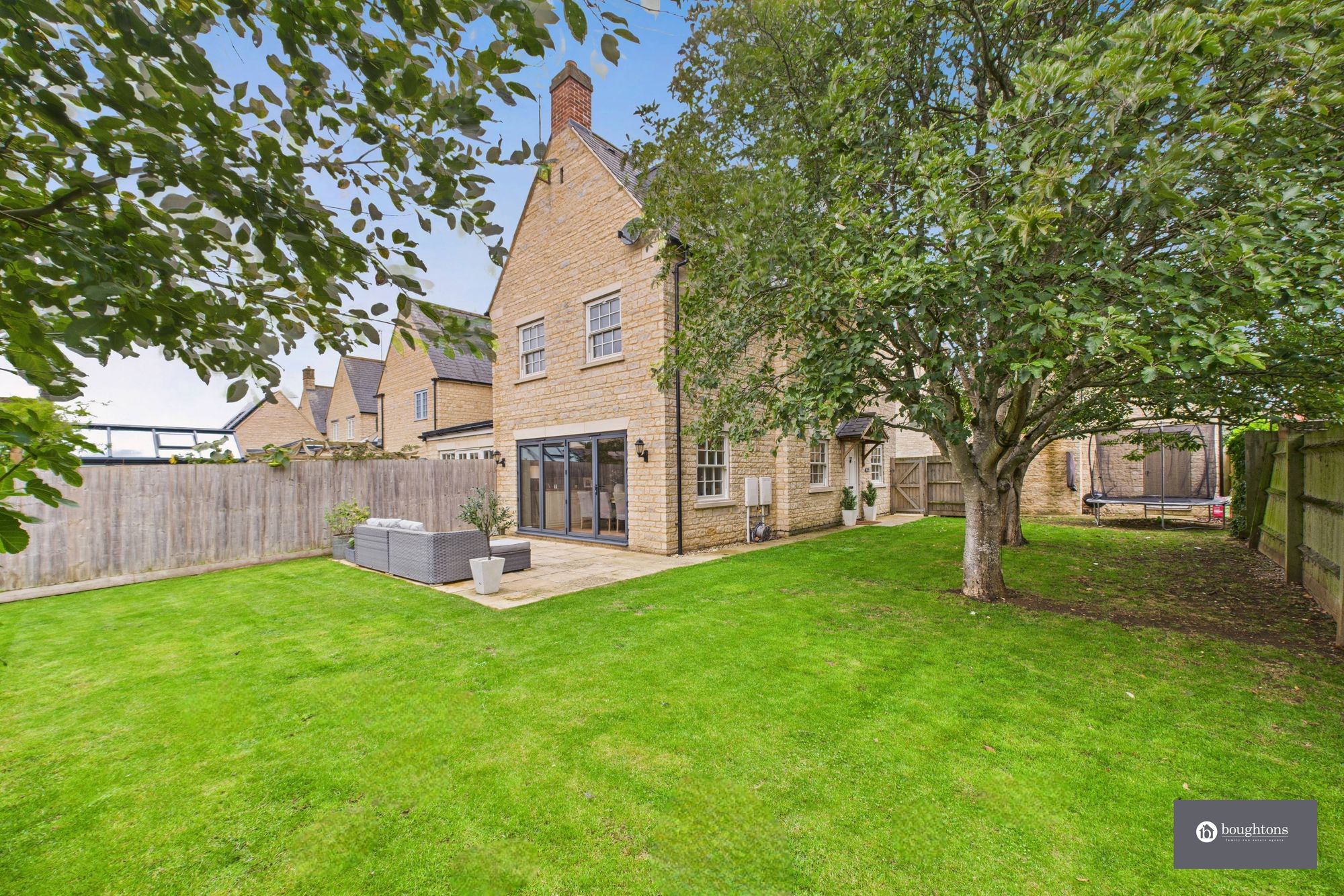4 bed semi-detached house for sale in Sycamore Close, Brackley, NN13  - Property Image 8