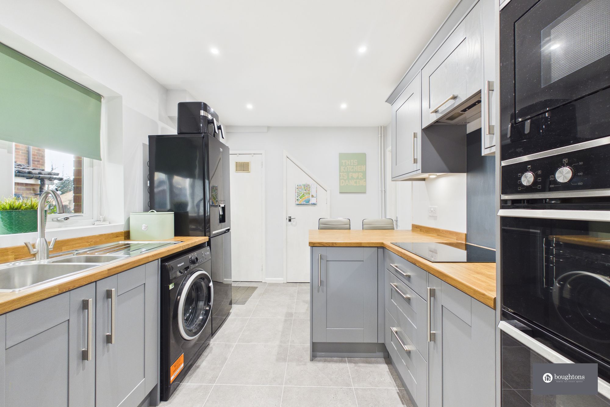 3 bed semi-detached house for sale in Highlands Road, Buckingham, MK18  - Property Image 3